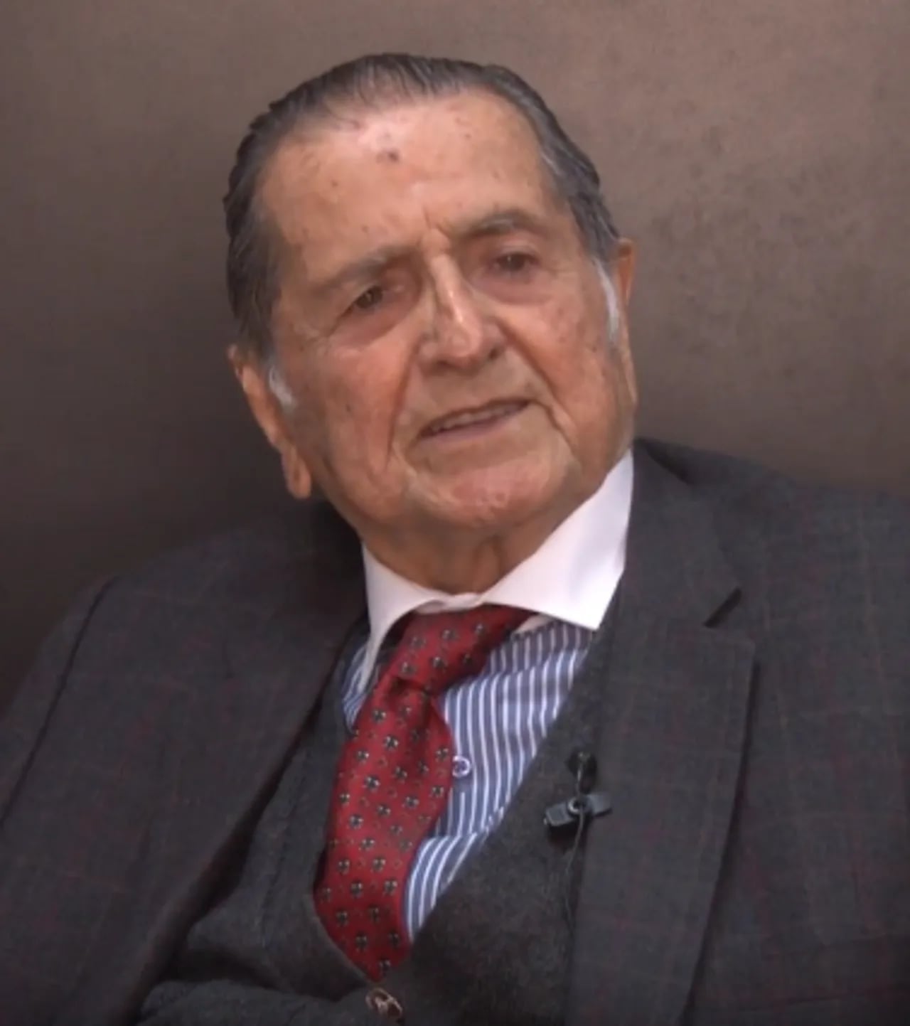 Portrait of Arturo Aylwin (1927–2024) – memorial page