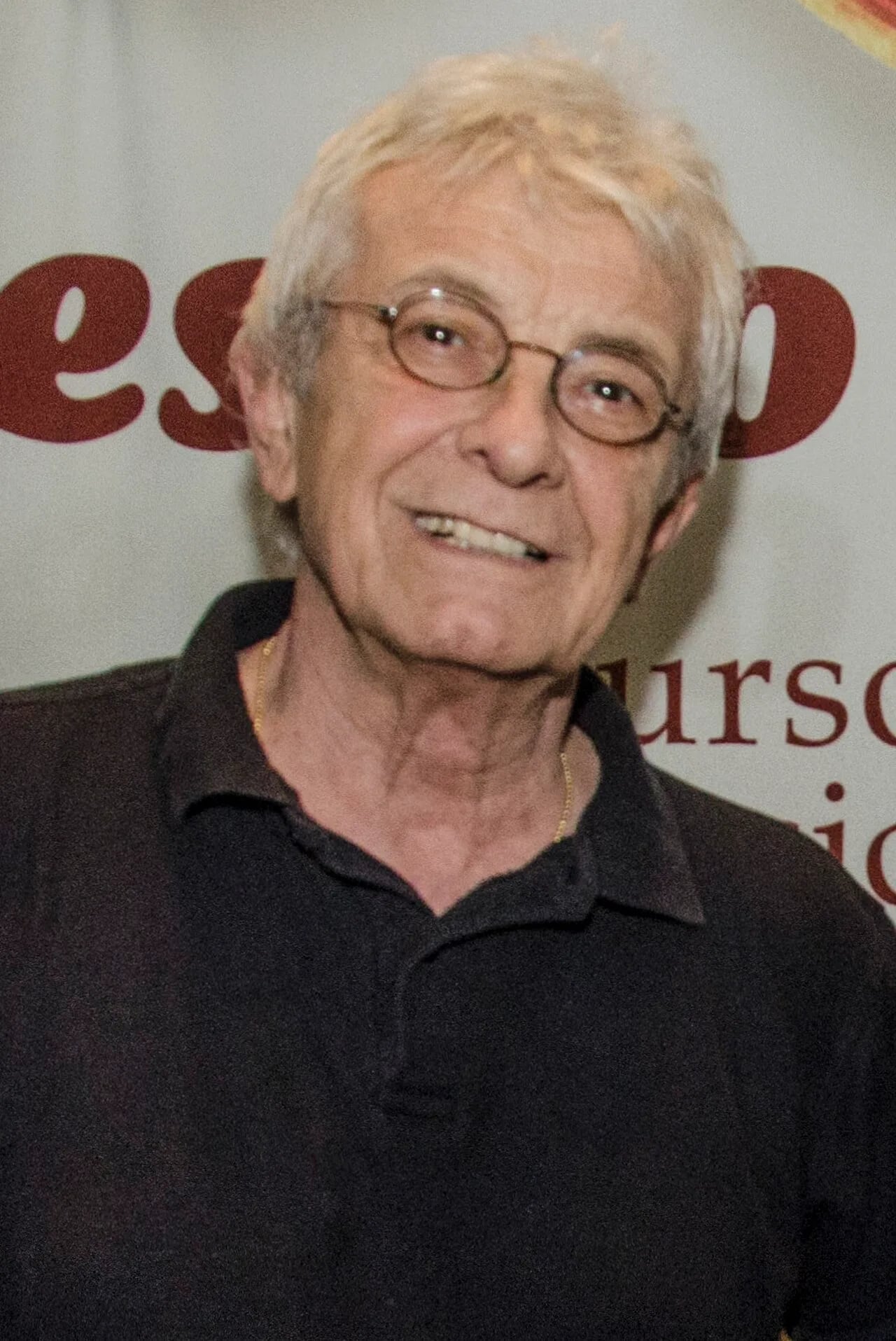 Portrait of Arturo Bonín (1943–2022) – memorial page