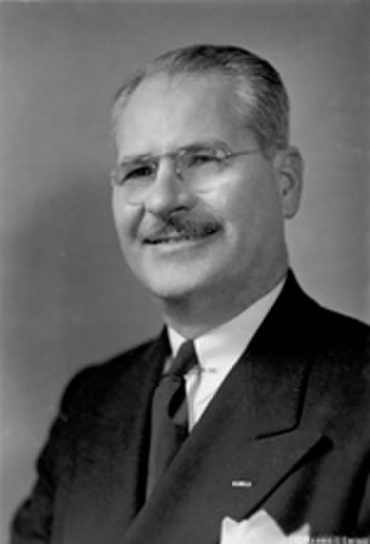 Portrait of Robert C. Hendrickson (1898–1964) – memorial page
