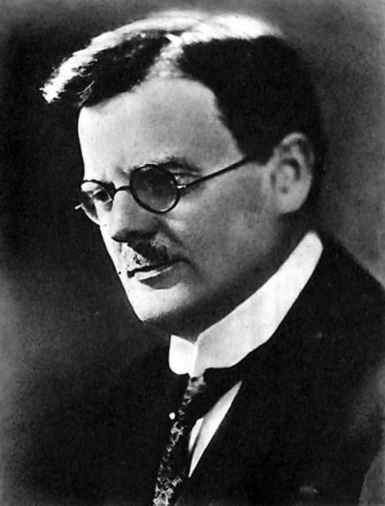 Portrait of Anton Karlgren (1882–1973) – memorial page