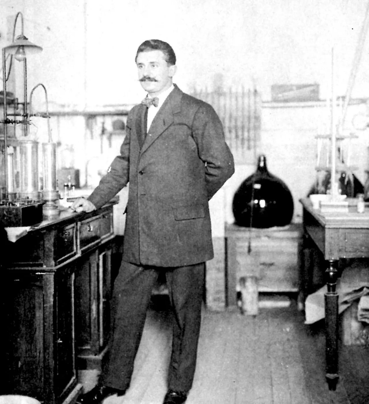 Portrait of Enrique Moles Ormella (1883–1953) – memorial page