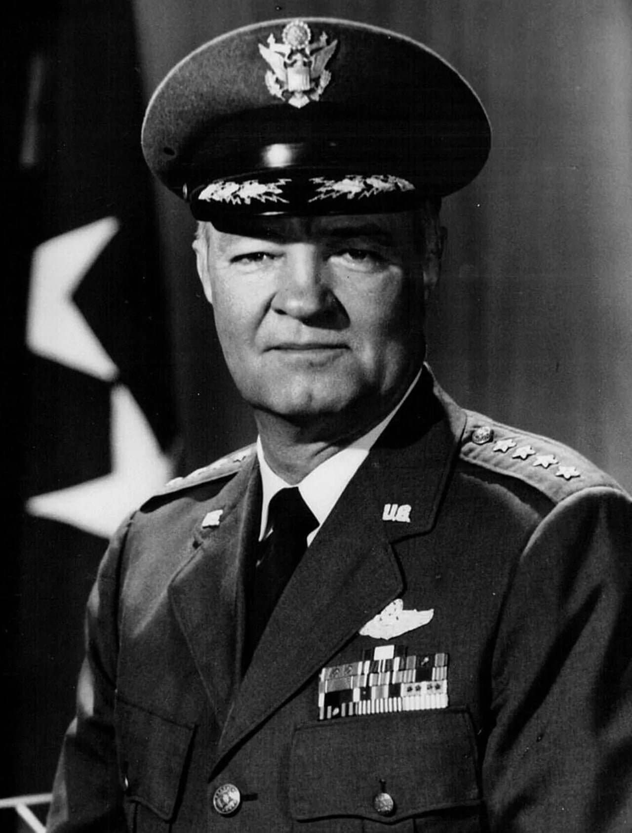 Porträt von Howell M. Estes II (1914–2007) – Gedenkseite