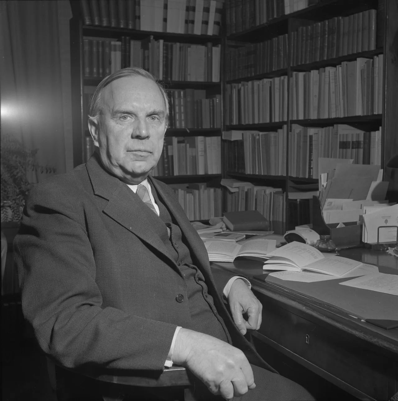 Portrait of Fredrik Lagerroth (1885–1974) – memorial page