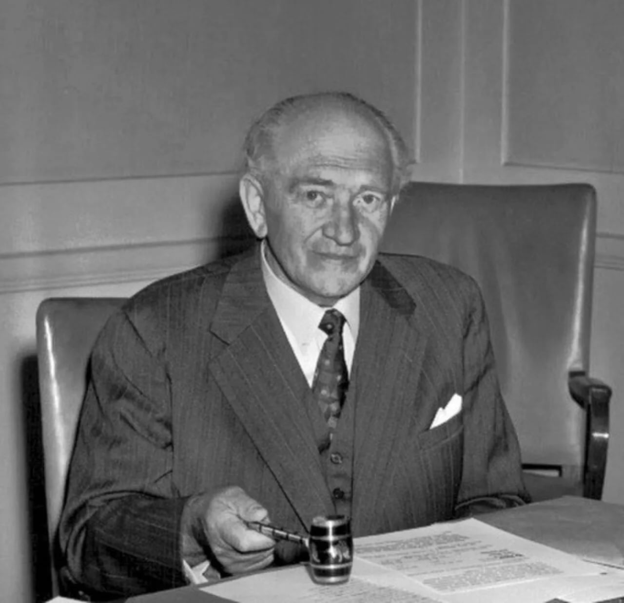 Portrait of Nils Löwbeer (1889–1957) – memorial page