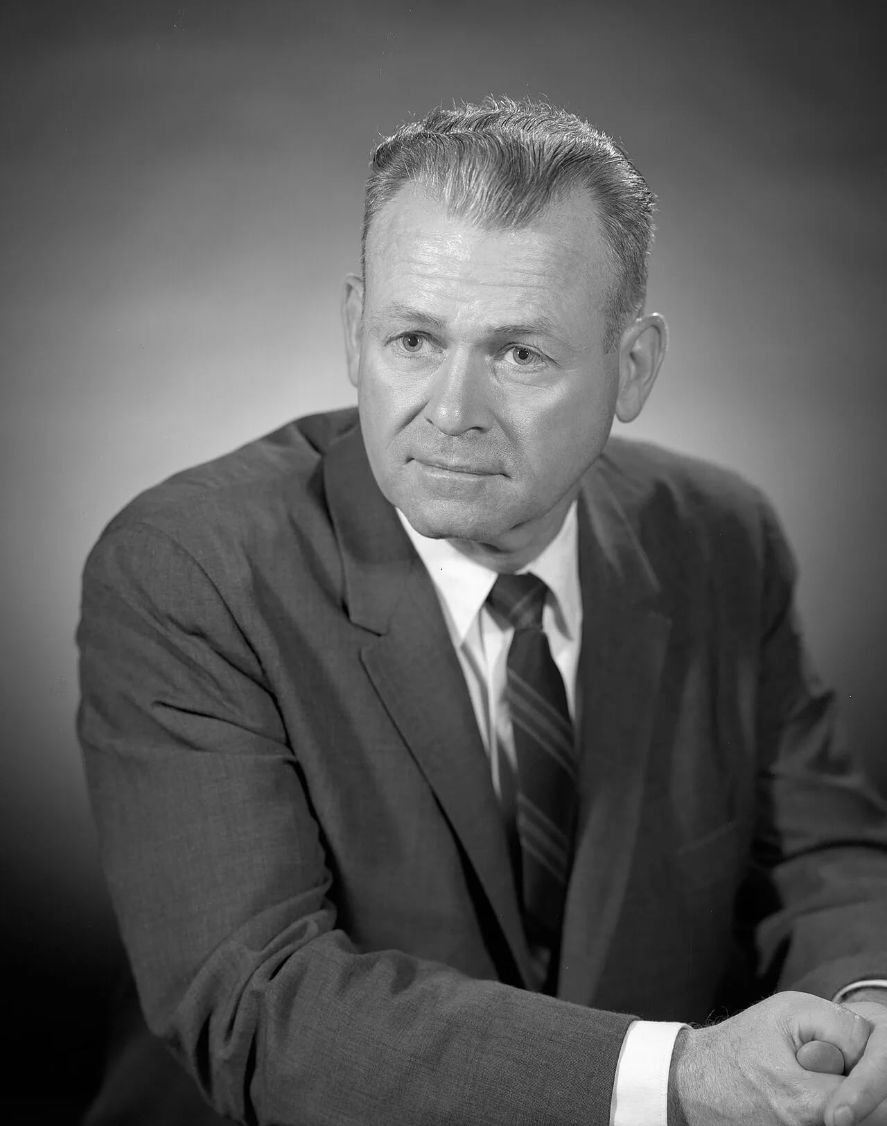 Porträt von Charles J. Donlan (1916–2011) – Gedenkseite
