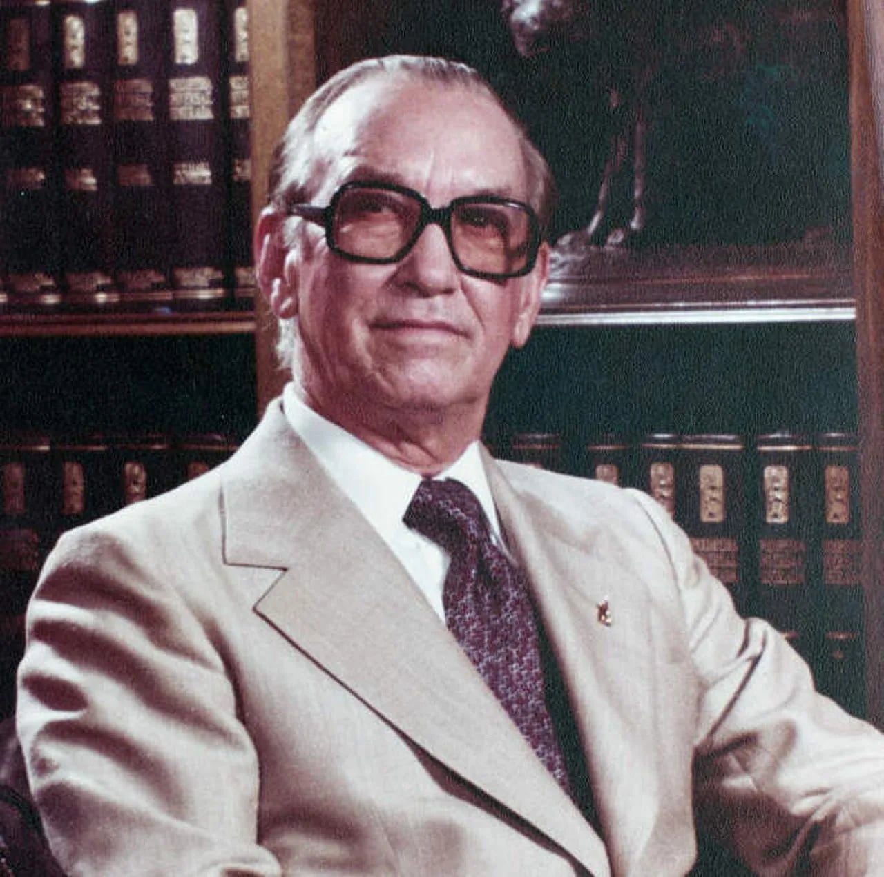 Portrait of Antonio Guzmán Fernández (1911–1982) – memorial page