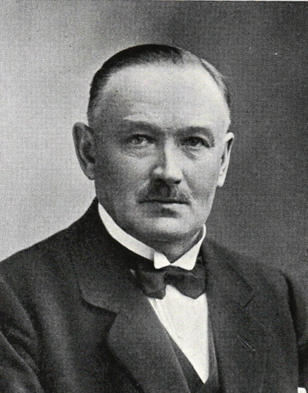 Portrait of Carl Schedin (1868–1948) – memorial page