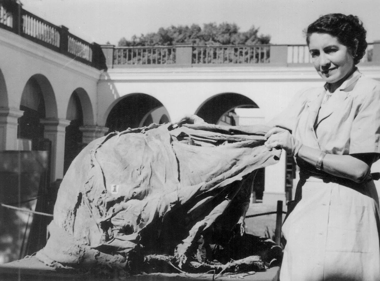 Portrait of Rebeca Carrión Cachot (1907–1960) – memorial page