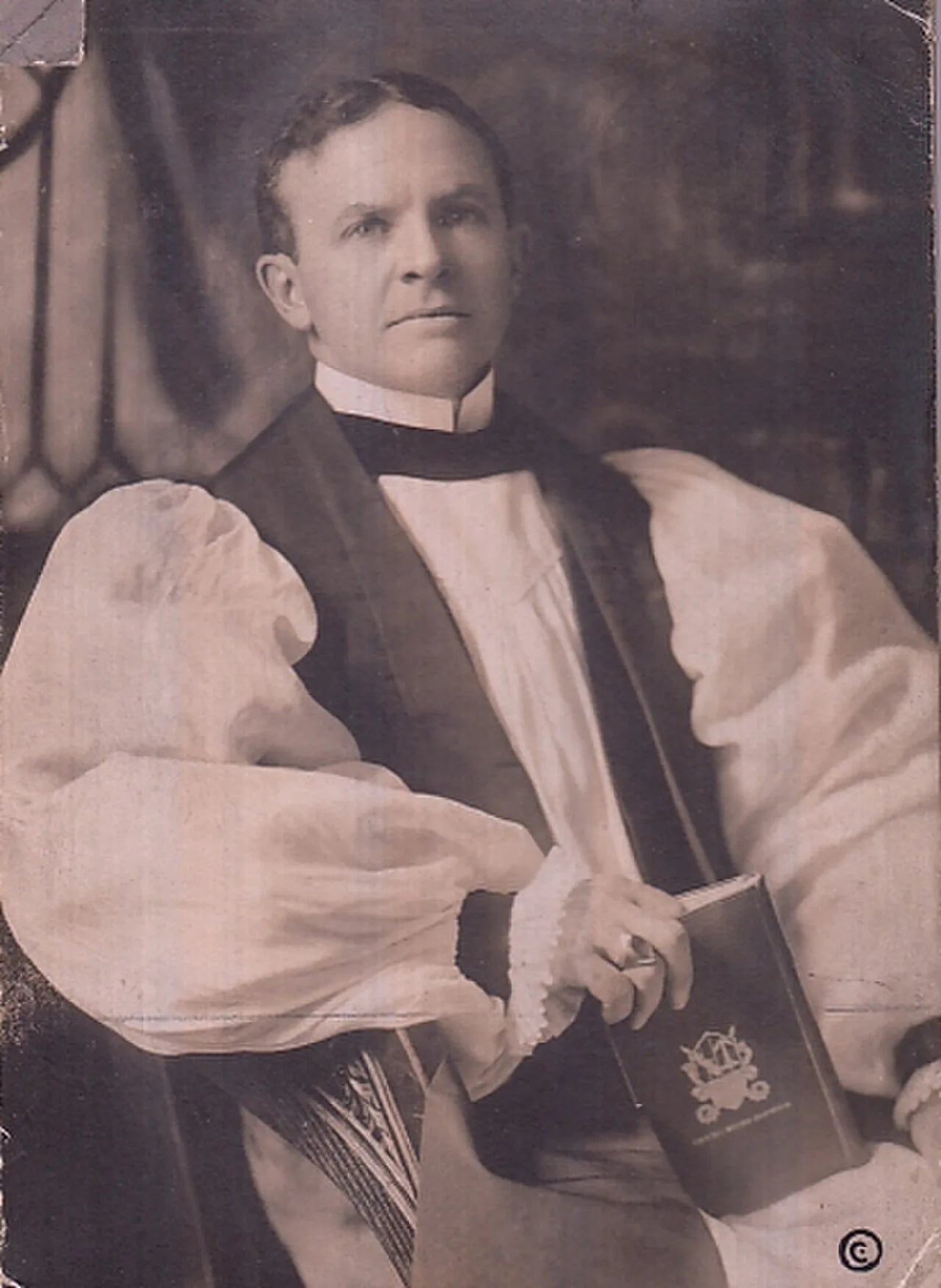 Porträt von James De Wolf Perry (1871–1947) – Gedenkseite