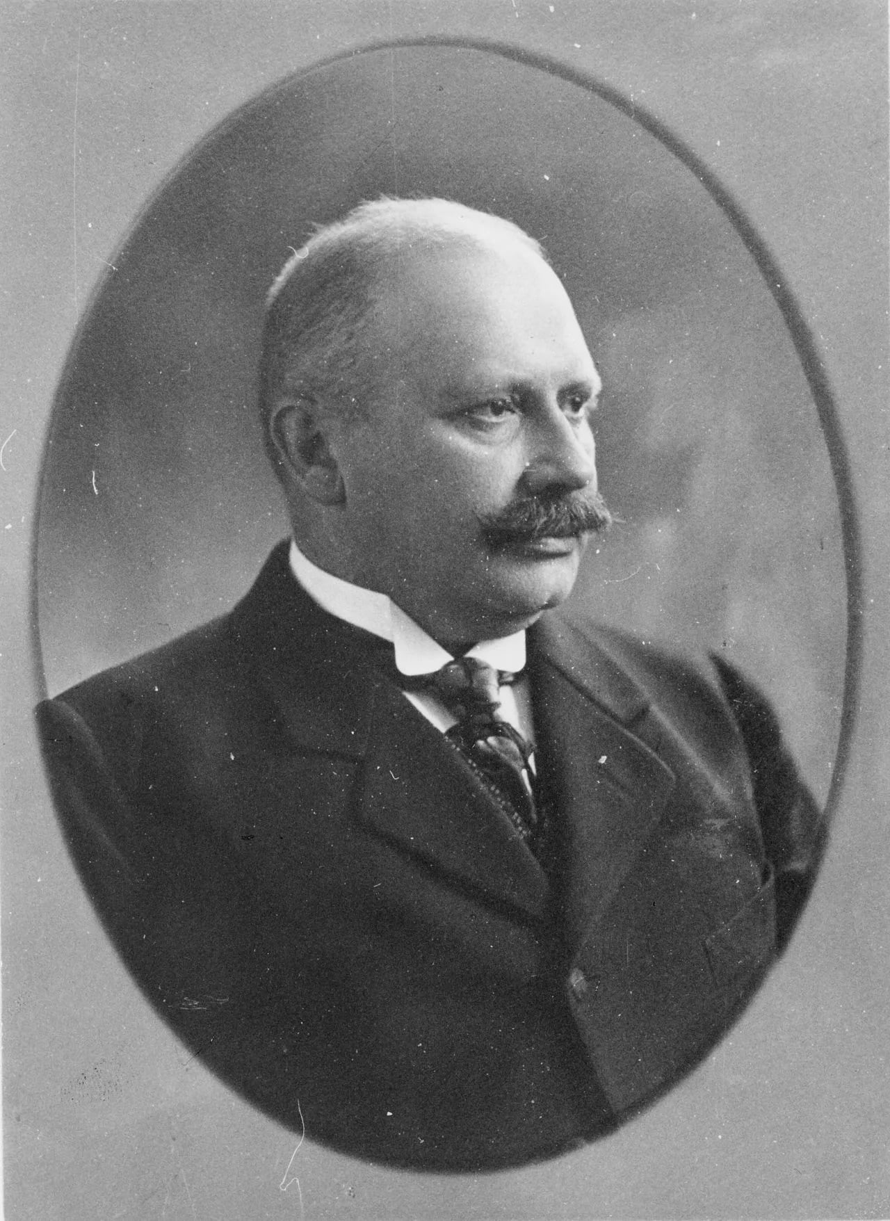 Portrait of Axel Schotte (1860–1923) – memorial page