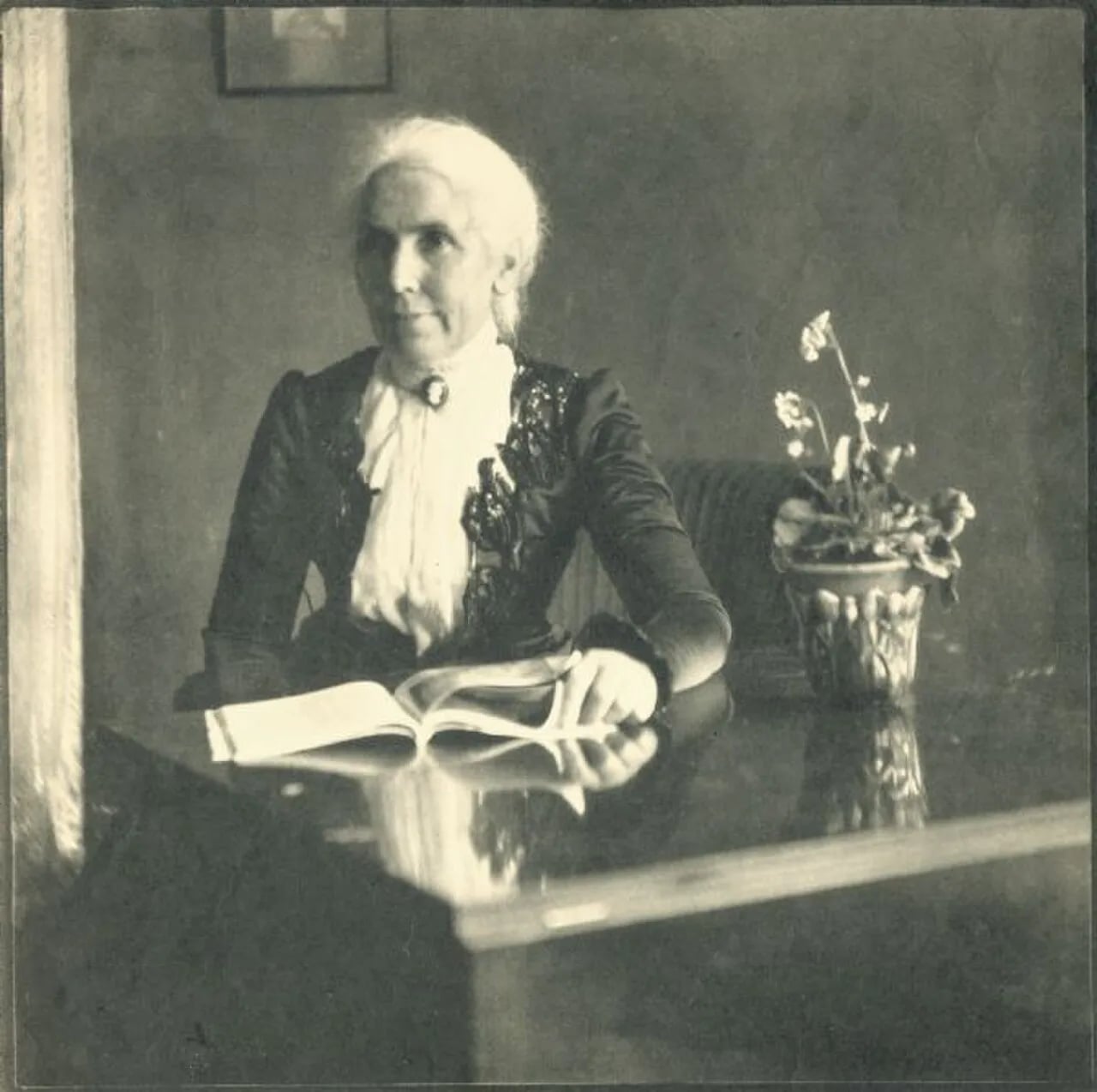 Porträt von Eleanor Lloyd-Jones (1845–1919) – Gedenkseite