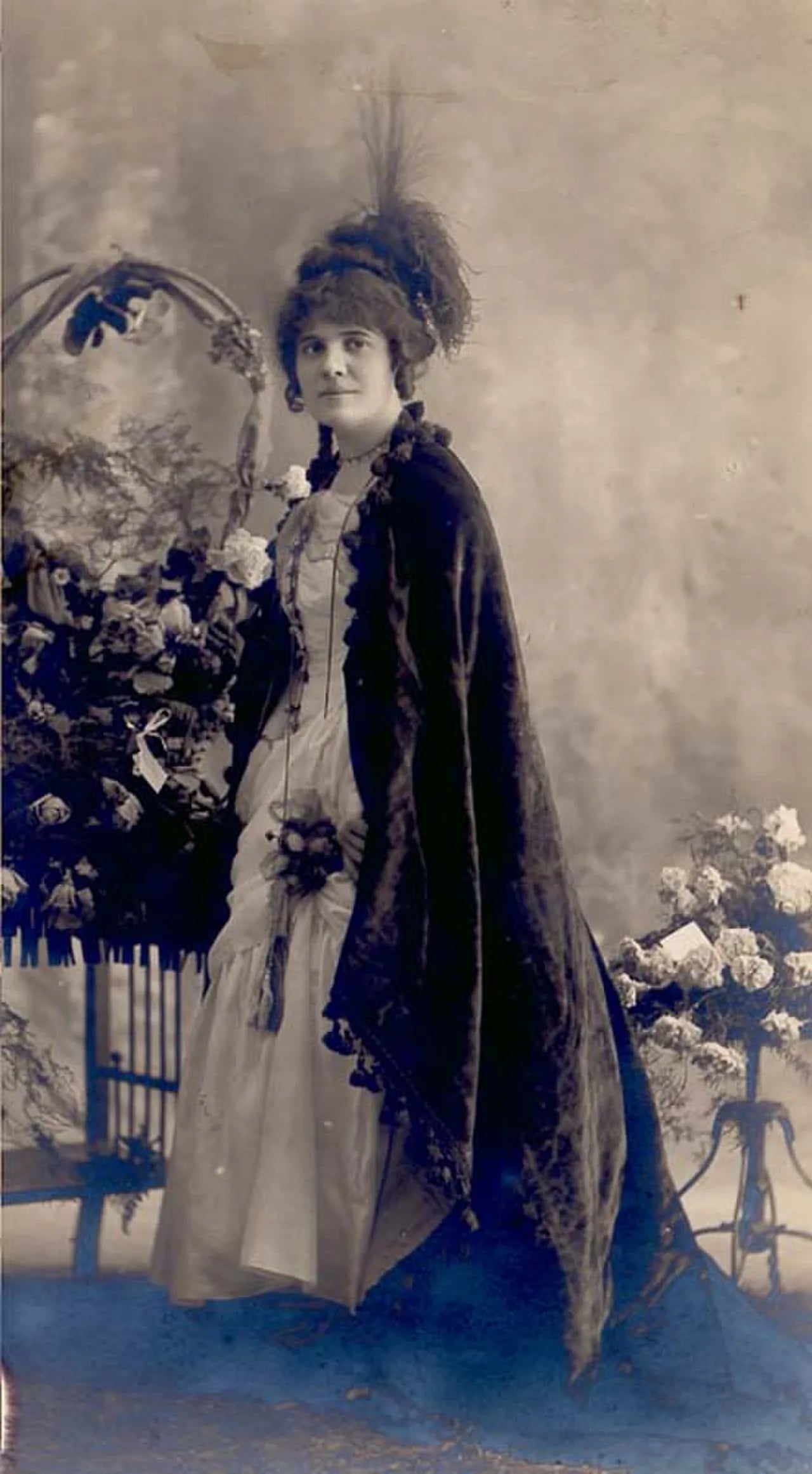 Porträt von Adrienne Roy-Vilandré (1893–1978) – Gedenkseite