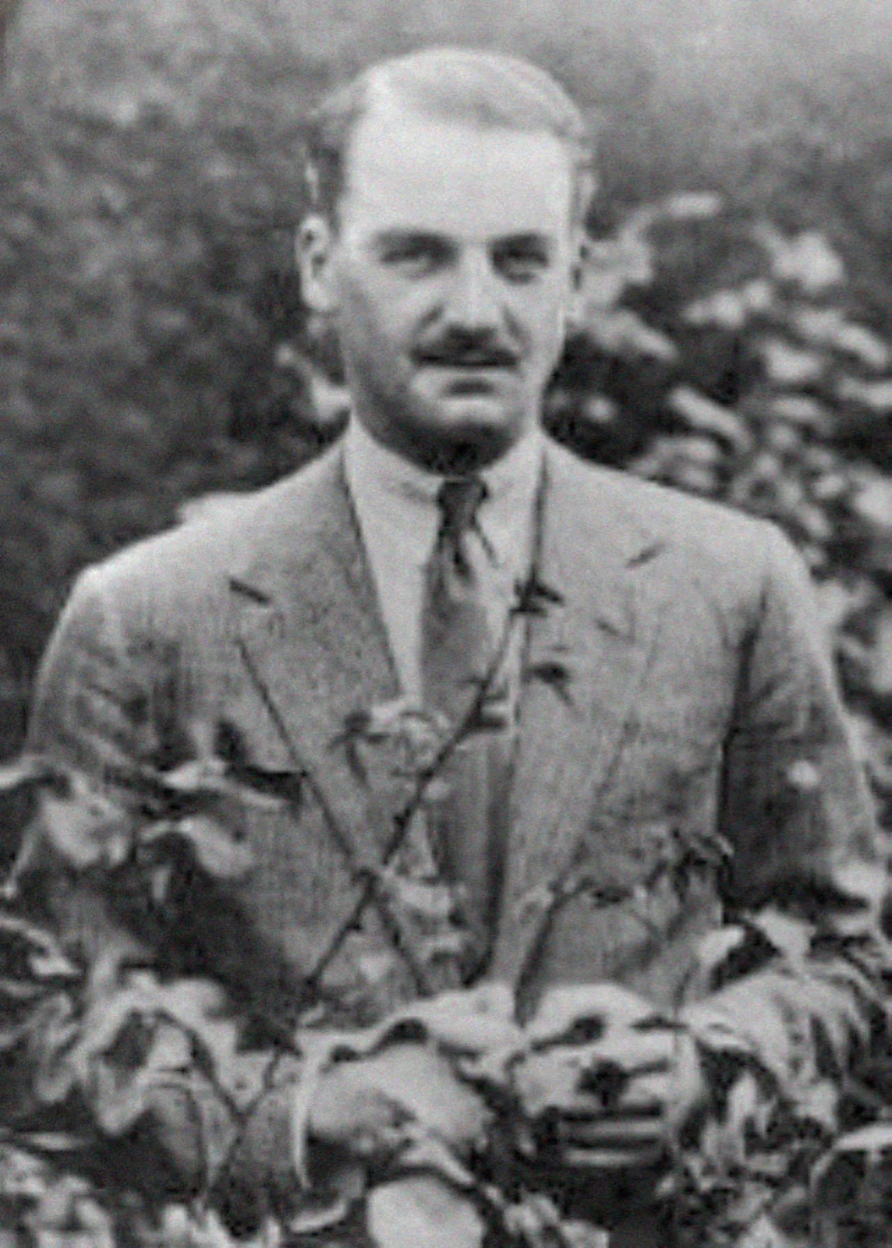 Portrait of John Crichton, 5th Earl Erne (1907–1940) – memorial page