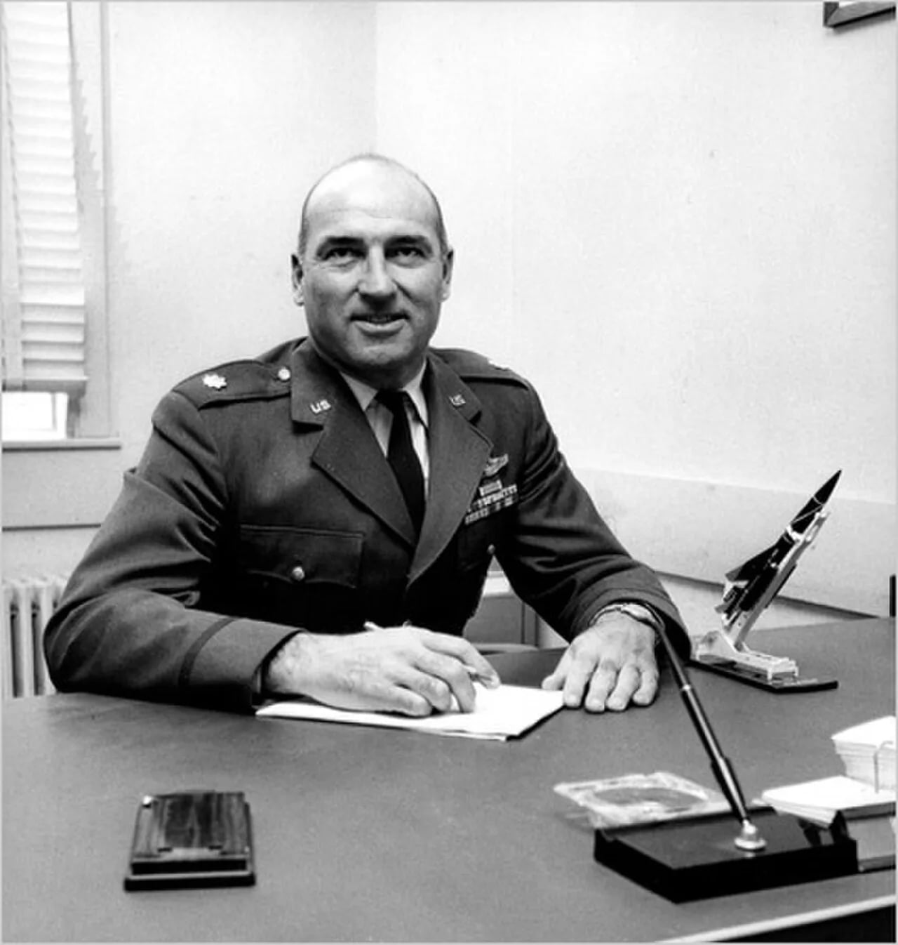 Portrait of Kermit Tyler (1913–2010) – memorial page