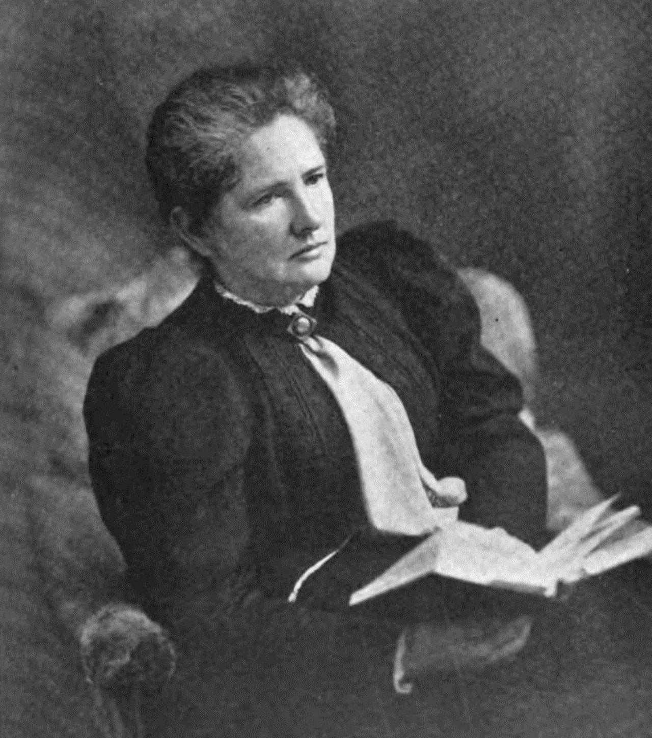 Portrait of Laura Elizabeth Howe Richards (1850–1943) – memorial page