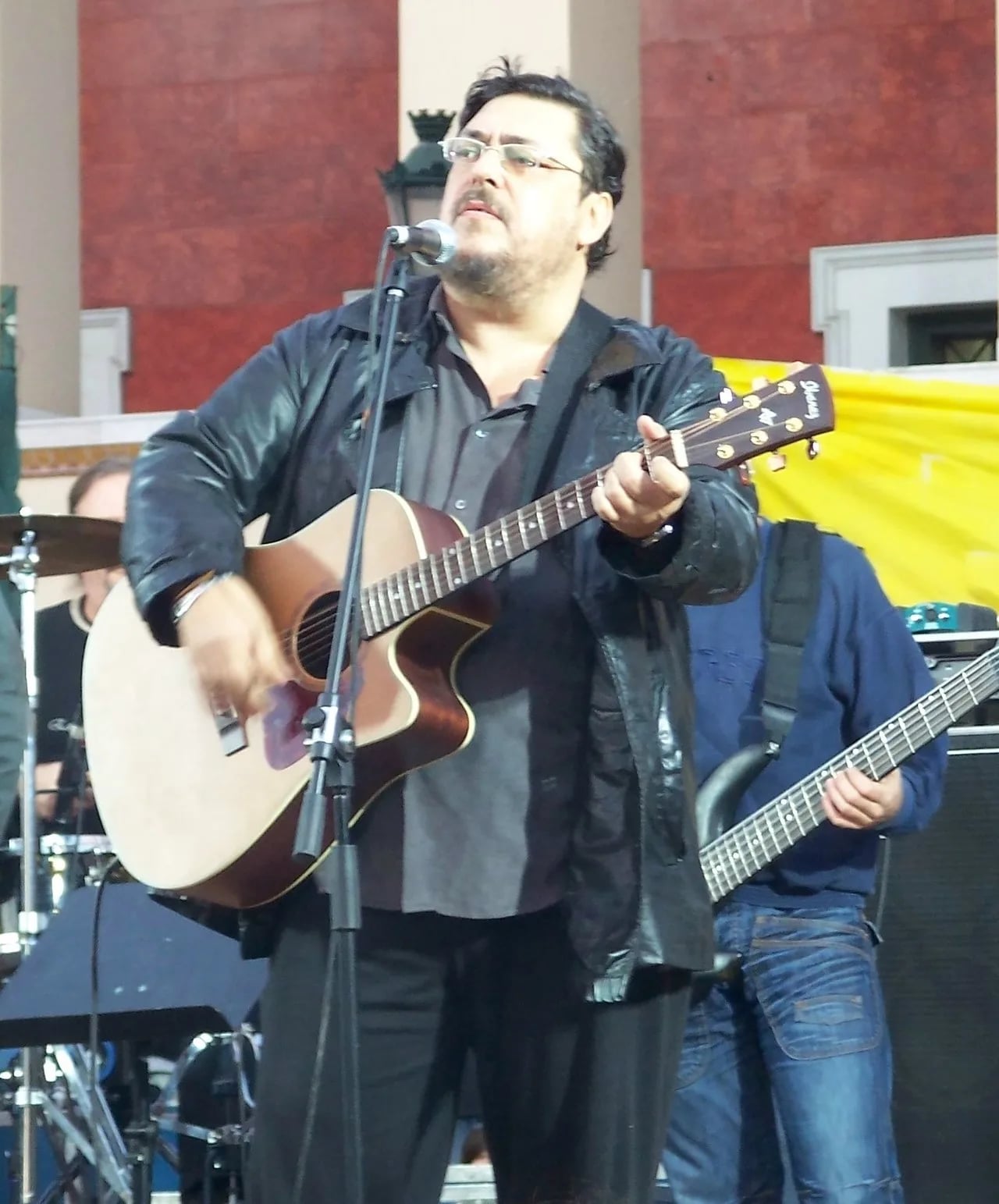 Porträt von Lavrentis Machairitsas (1956–2019) – Gedenkseite