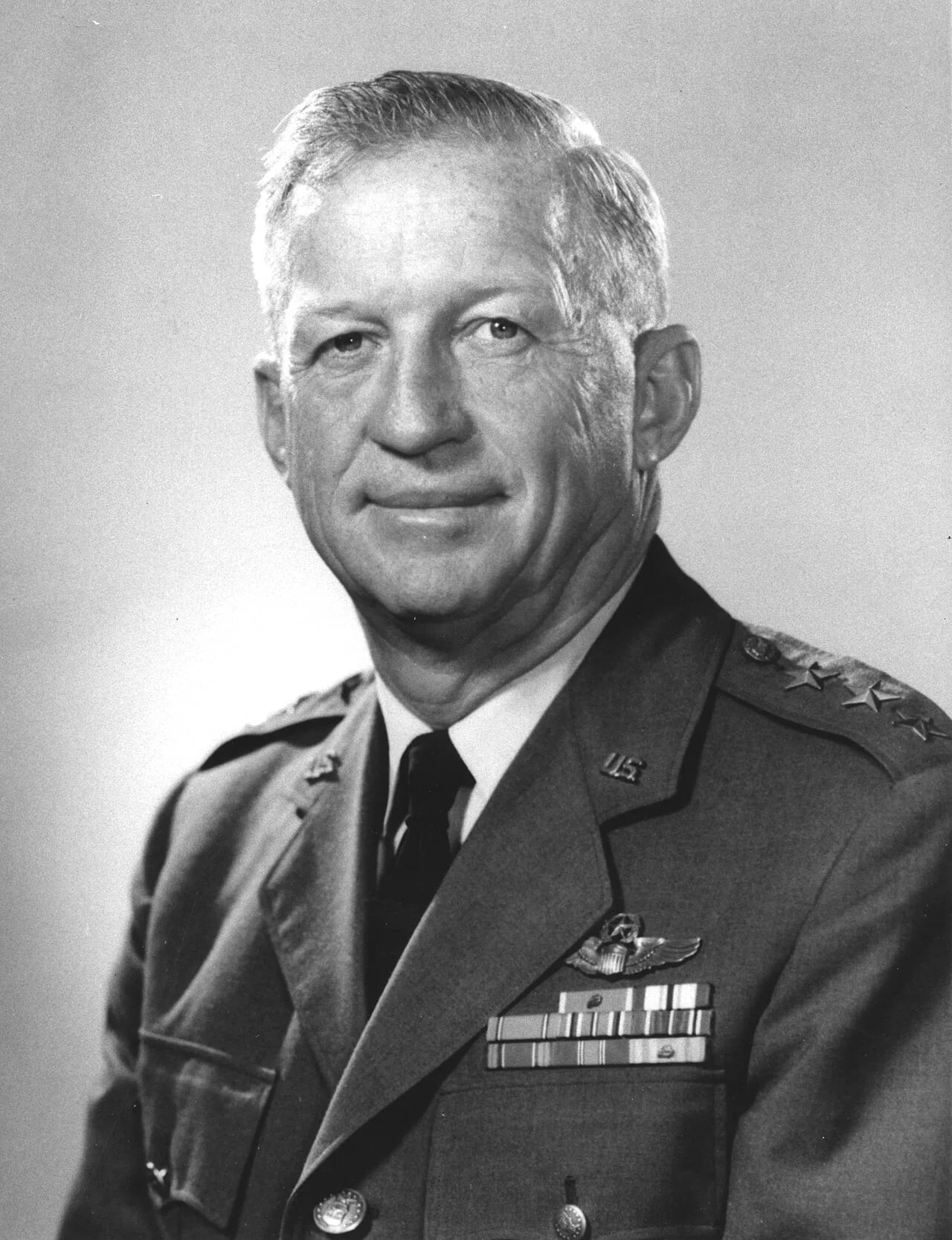 Portrait of Leighton I. Davis (1910–1995) – memorial page