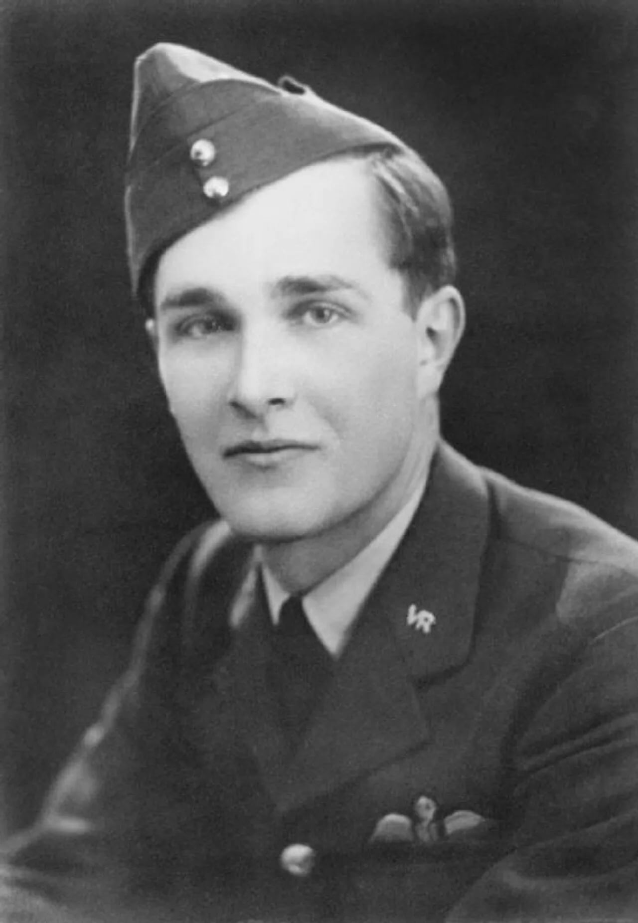 Porträt von Leslie Thomas Manser (1922–1942) – Gedenkseite
