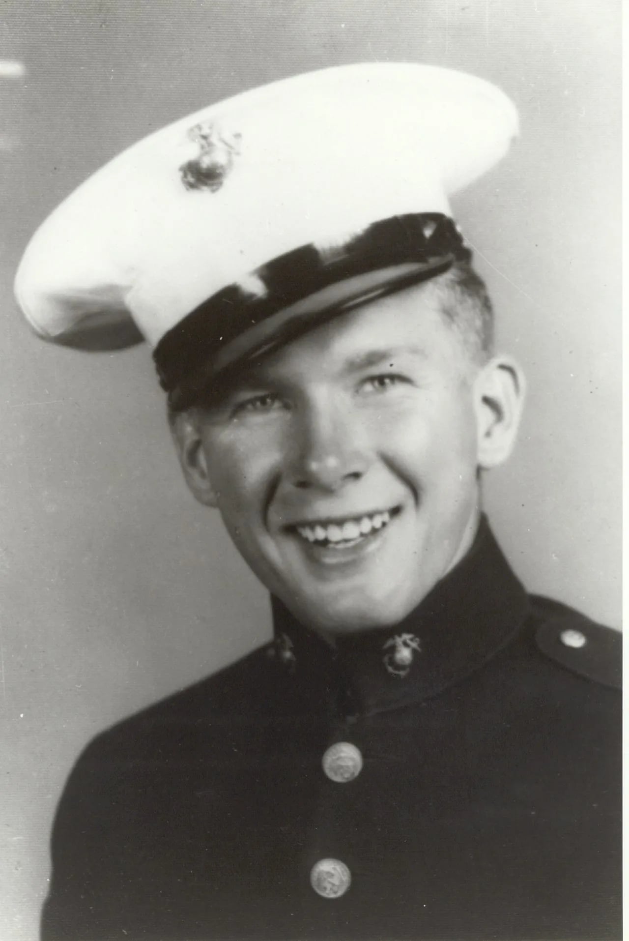 Portrait of Louis J. Hauge, Jr. (1924–1945) – memorial page