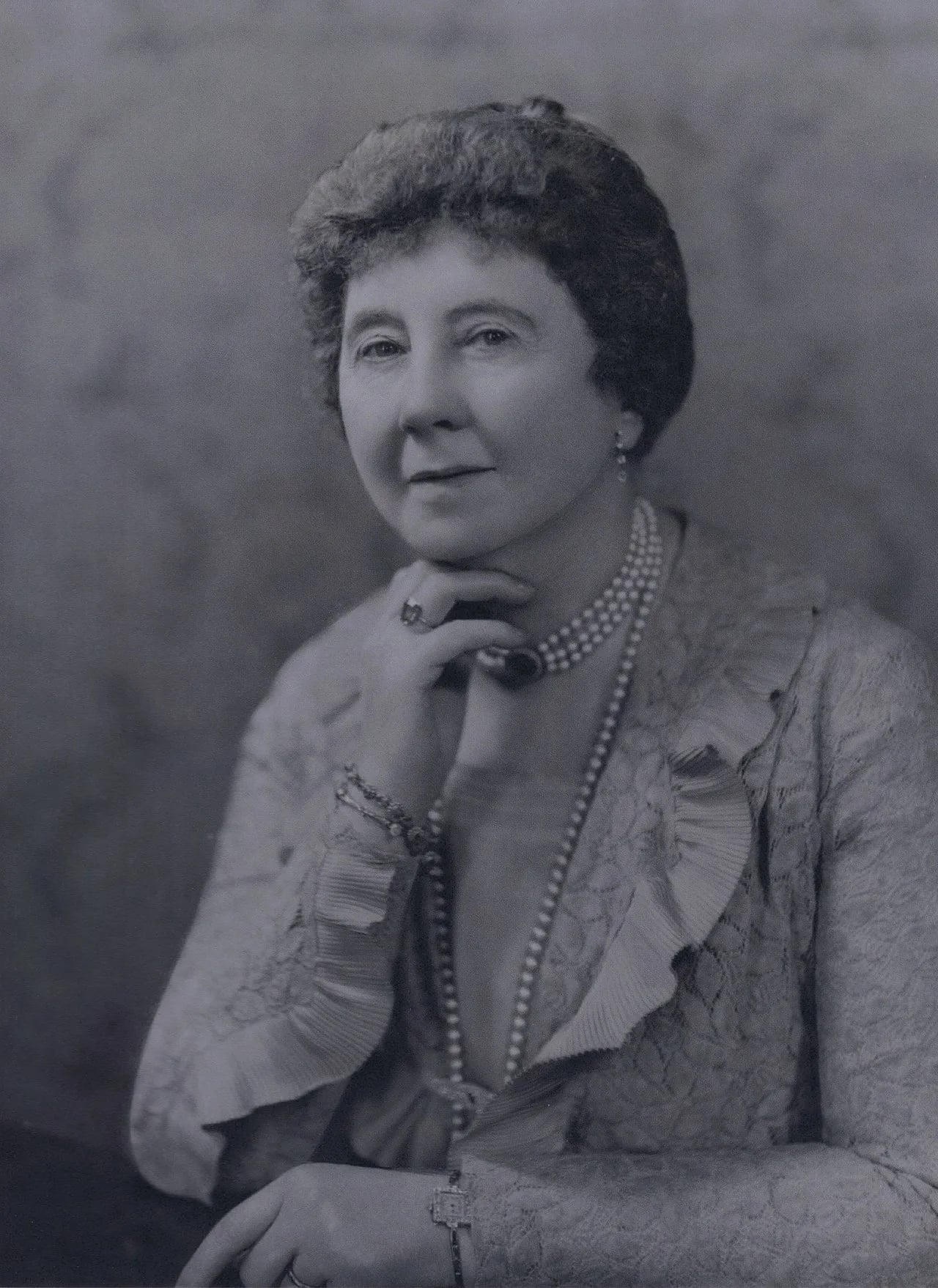 Porträt von Lucy Baldwin, Countess Baldwin of Bewdley (1869–1945) – Gedenkseite