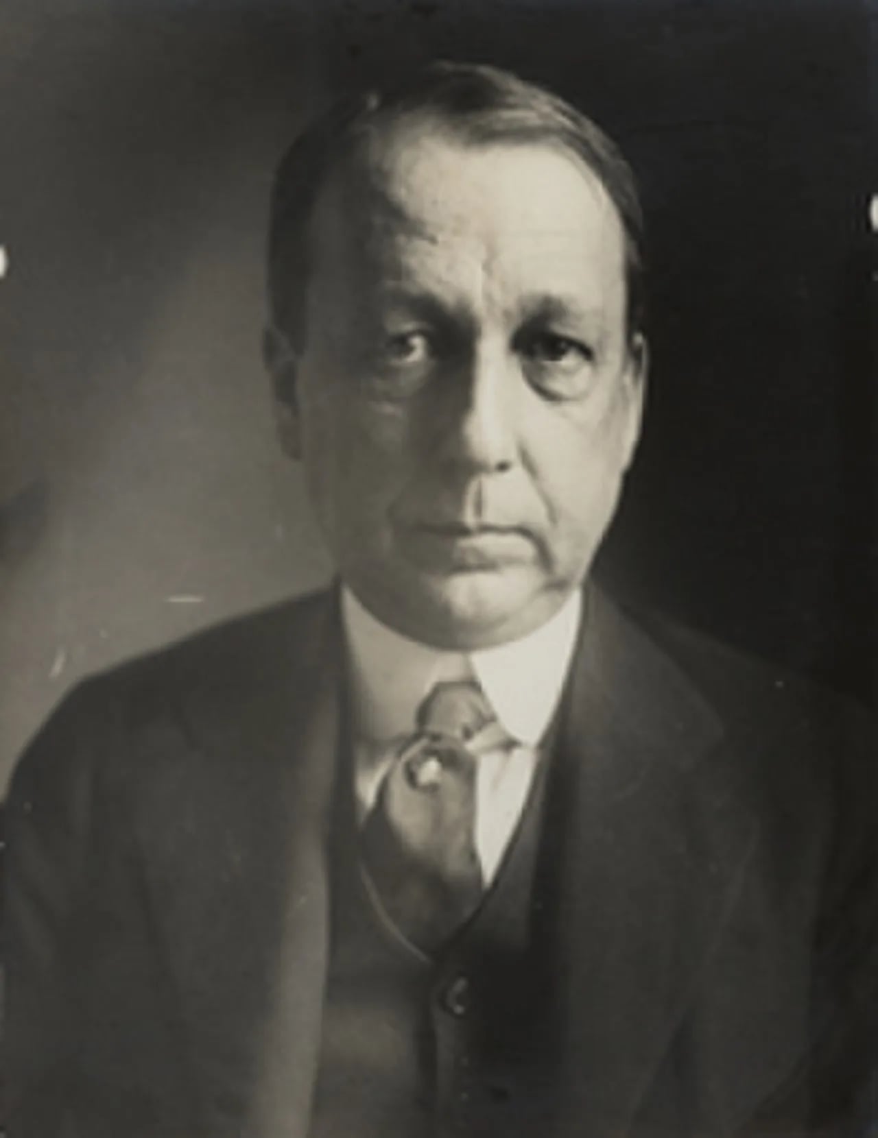 Portrait of Luther W. Mott (1874–1923) – memorial page