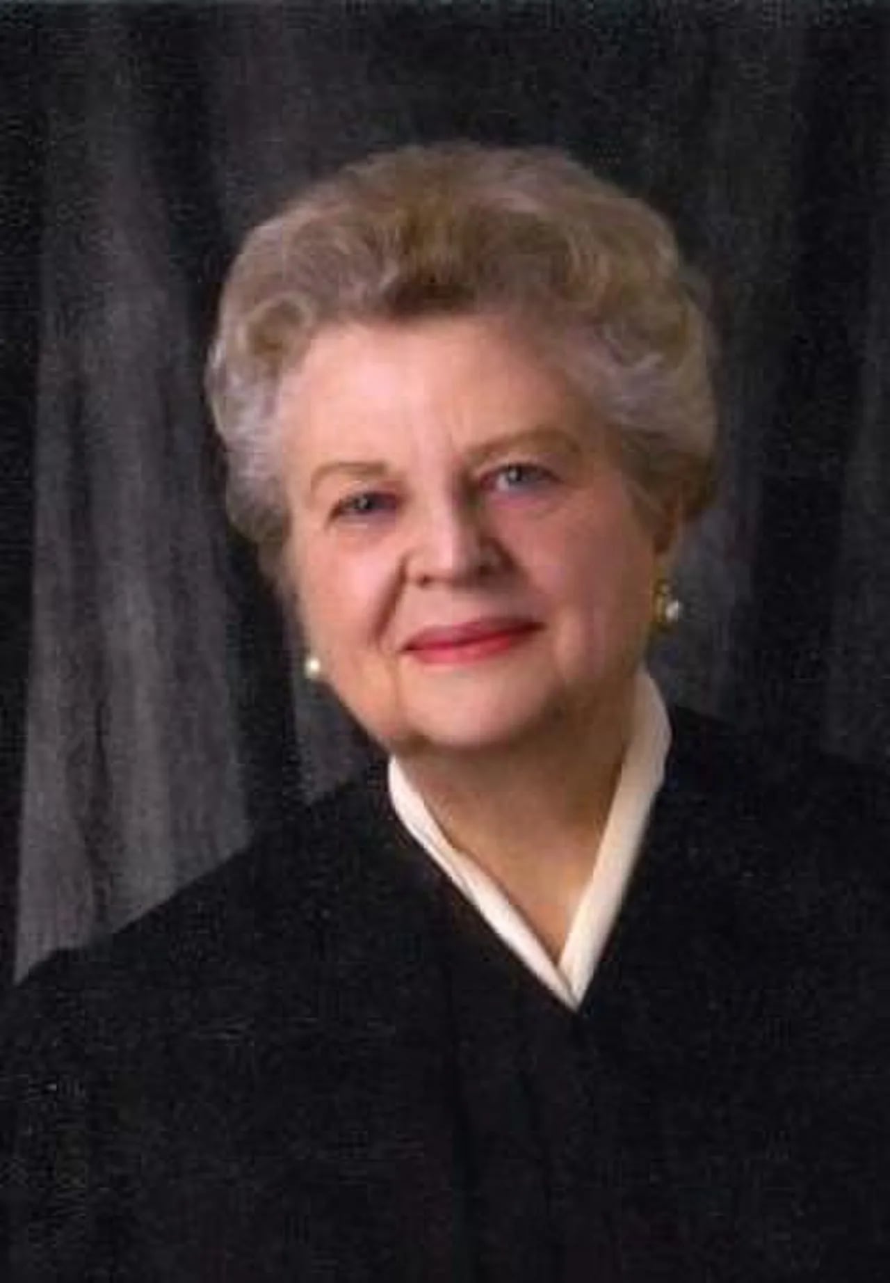 Portrait of Mary Lou Robinson (1926–2019) – memorial page