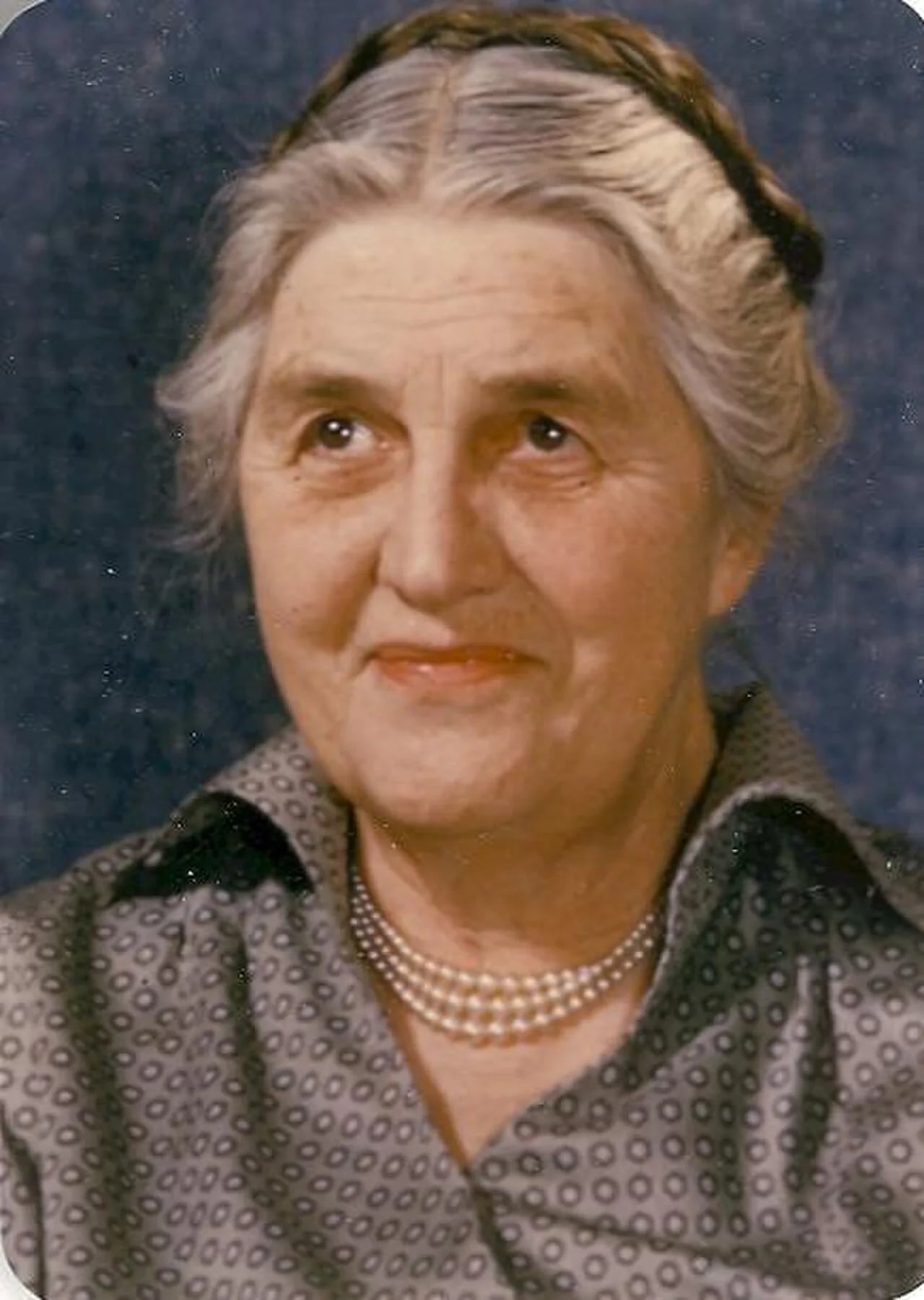 Porträt von May Theilgaard Watts (1893–1975) – Gedenkseite