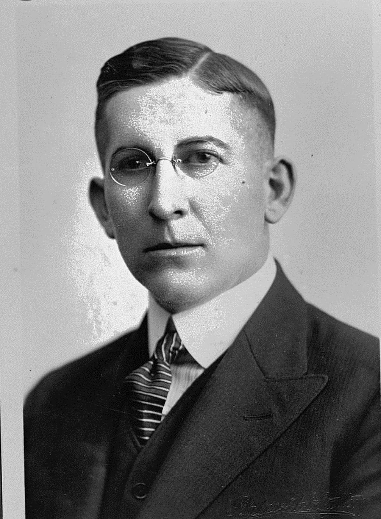 Portrait of Mell G. Underwood (1892–1972) – memorial page