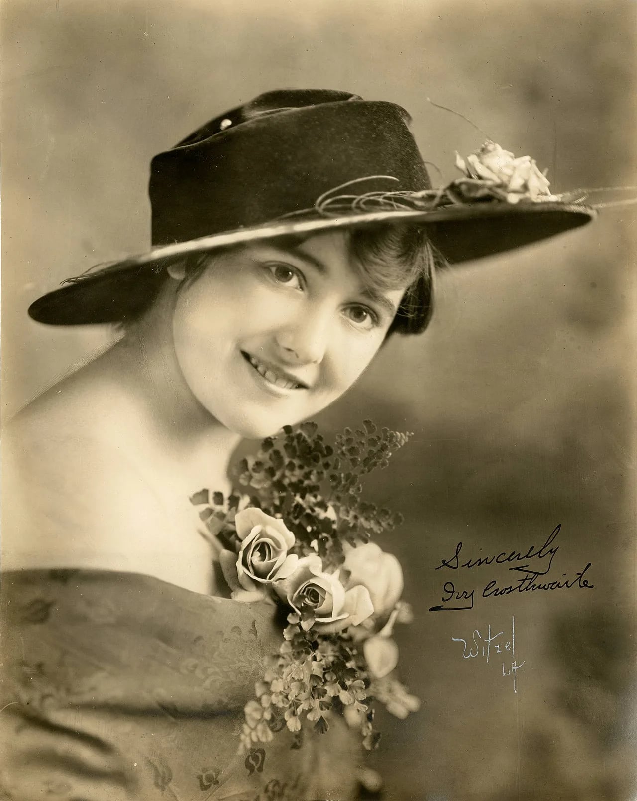 Portrait of Ivy Crosthwaite (1897–1962) – memorial page