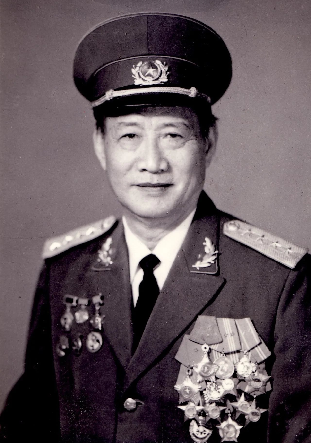 Portrait of Hoàng Văn Thái (1915–1986) – memorial page