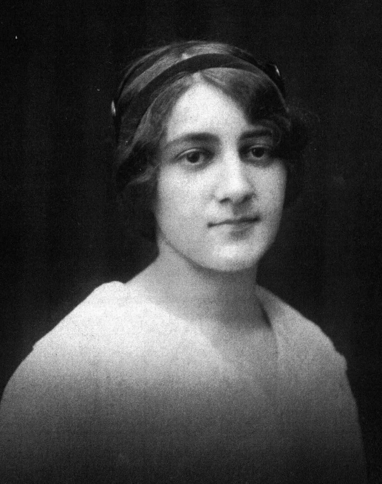 Portrait of Chava Shapiro (1876–1943) – memorial page