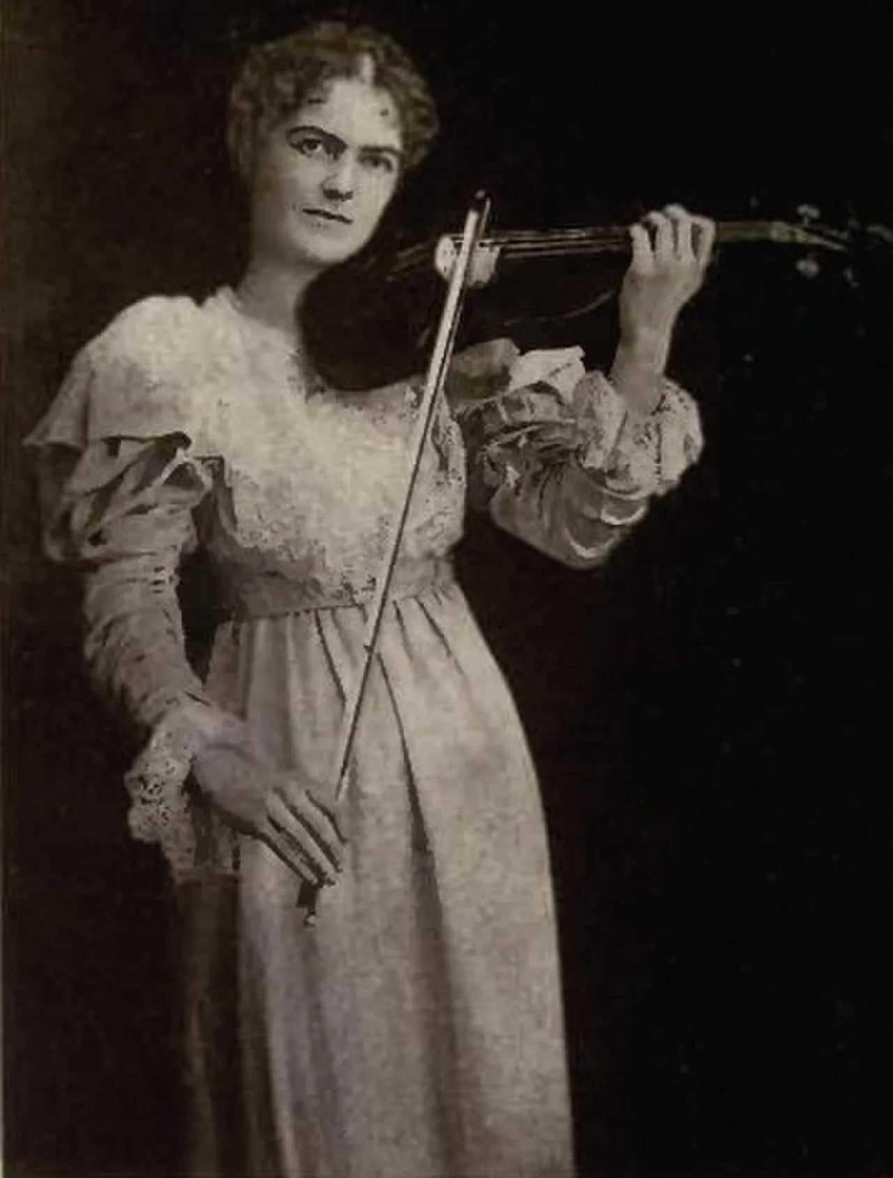 Porträt von Nora Clench (1867–1938) – Gedenkseite