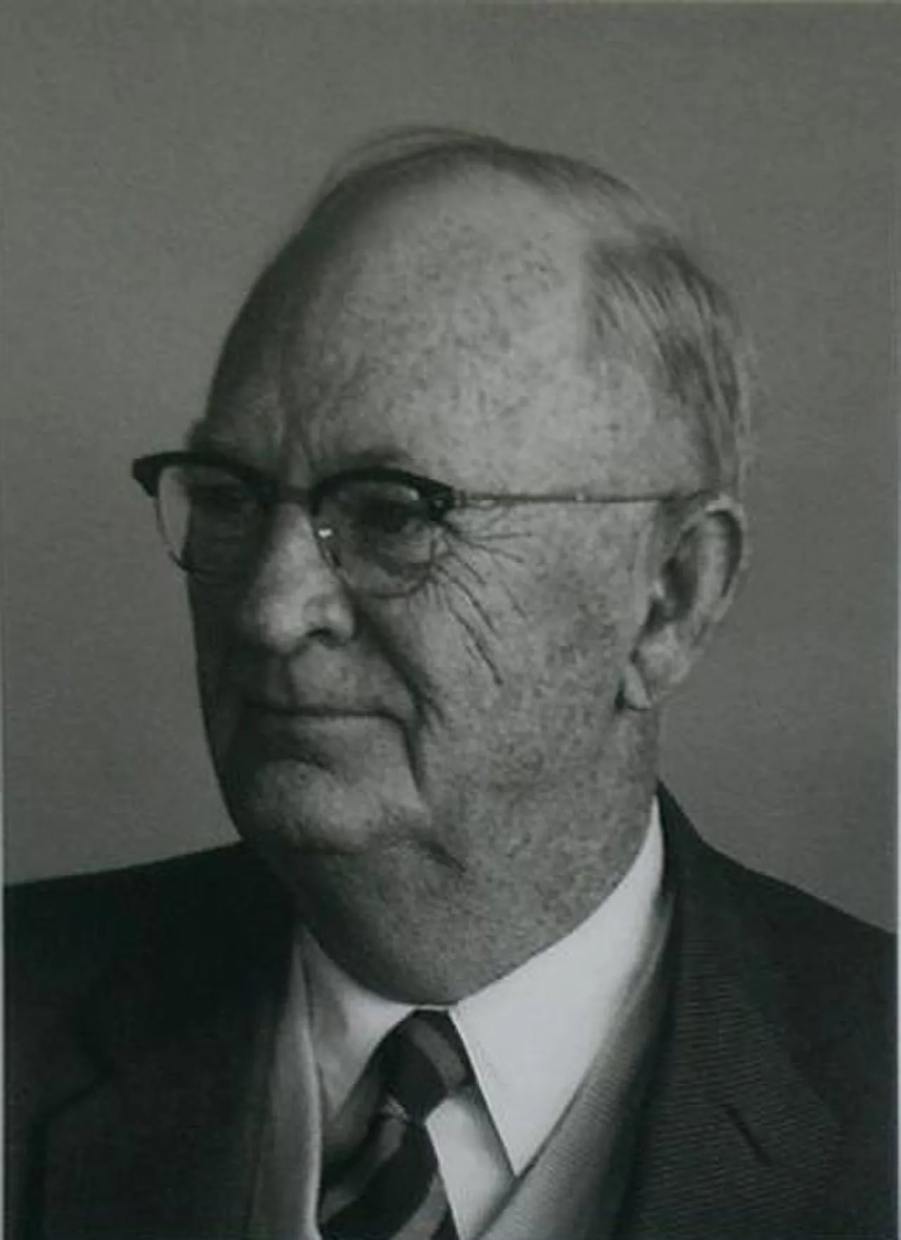 Portrait of Paul J. Madigan (1897–1974) – memorial page