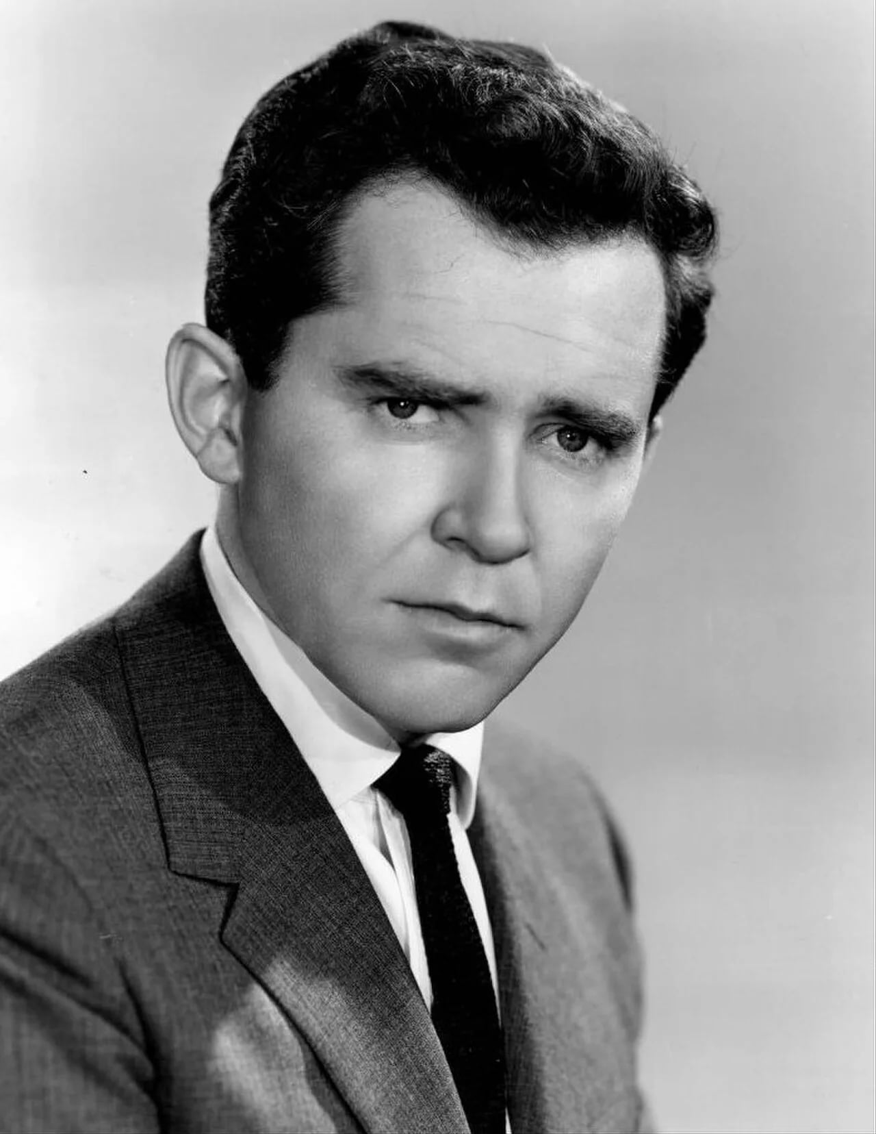 Porträt von James Broderick (1927–1982) – Gedenkseite