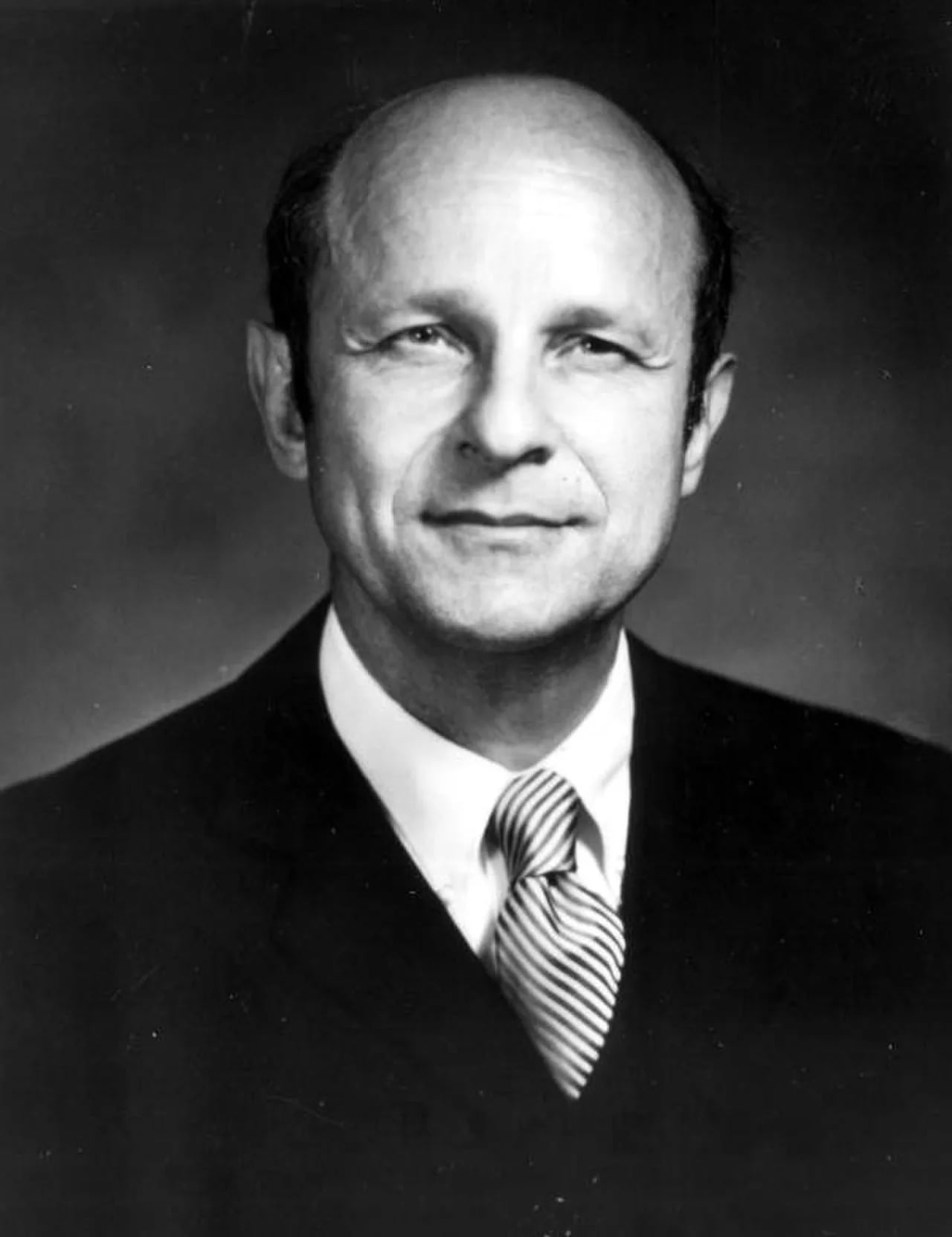 Porträt von Raymond Ehrlich (1918–2005) – Gedenkseite