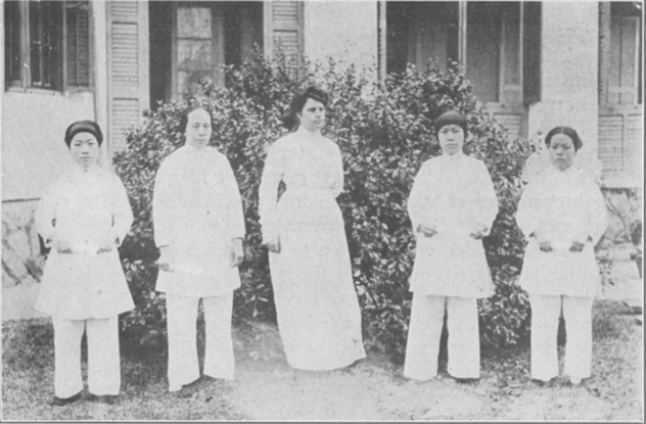 Portrait of Cora E. Simpson (1880–1960) – memorial page