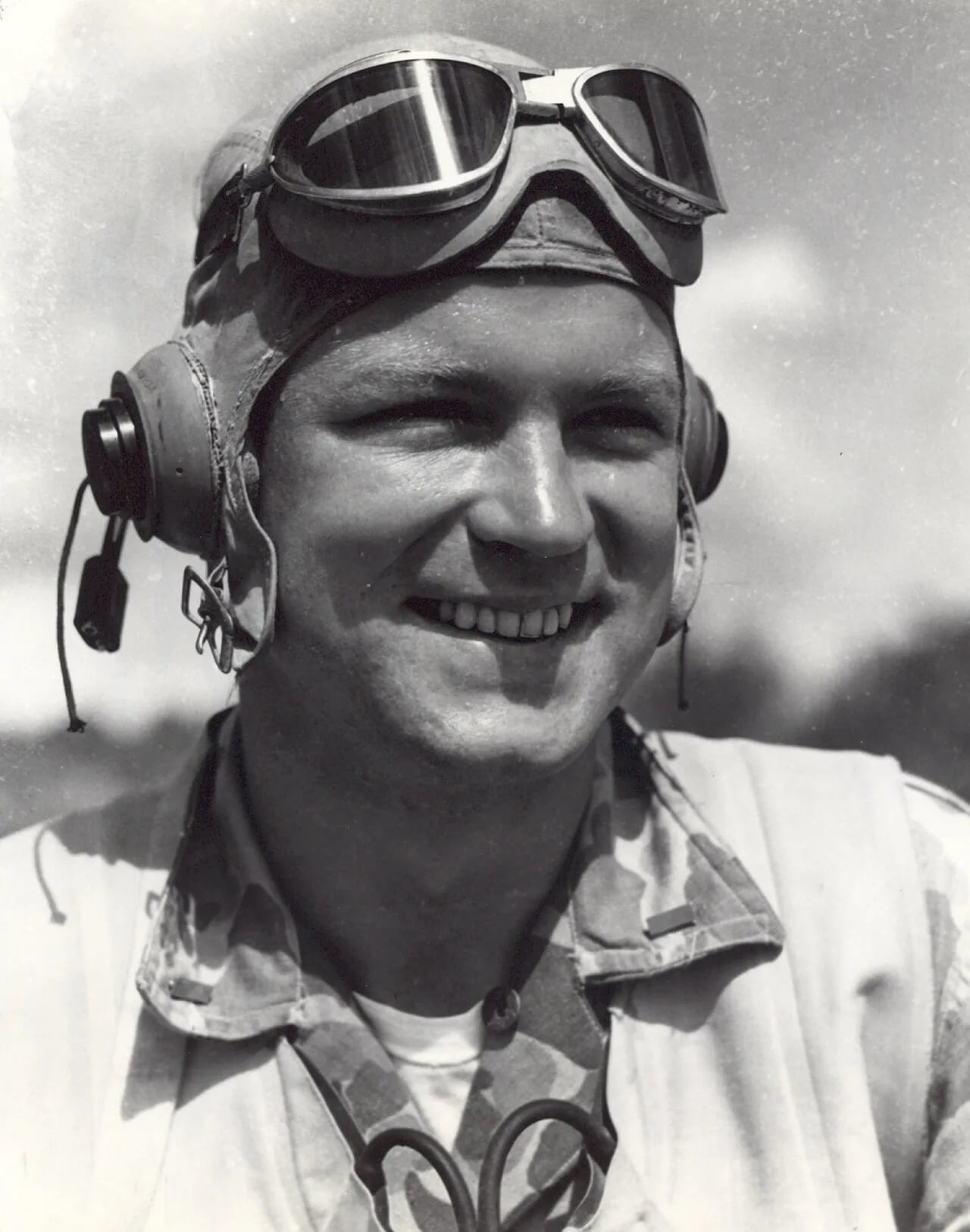 Portrait of Robert M. Hanson (1920–1944) – memorial page