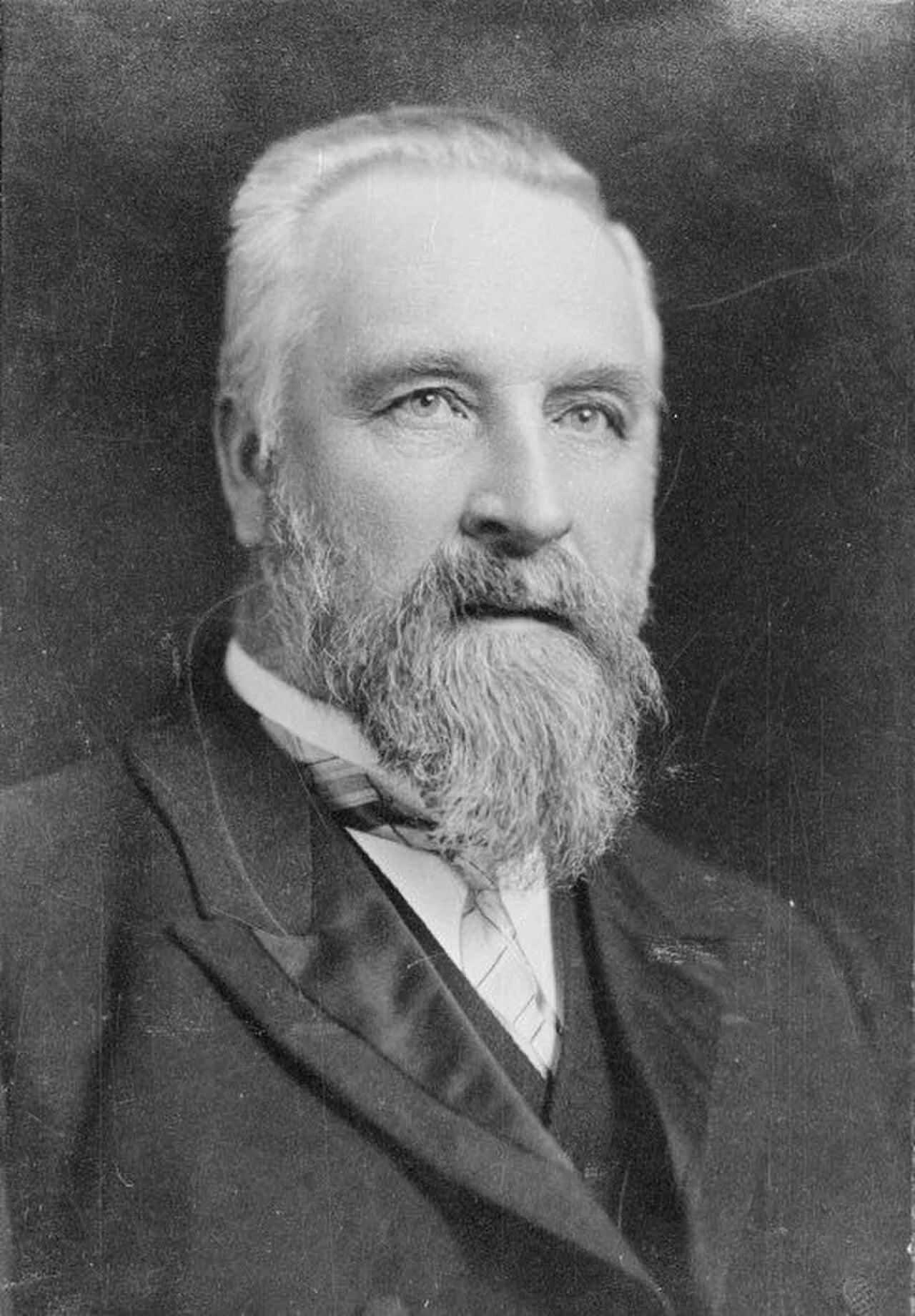 Portrait of Roderick McKenzie (1852–1934) – memorial page