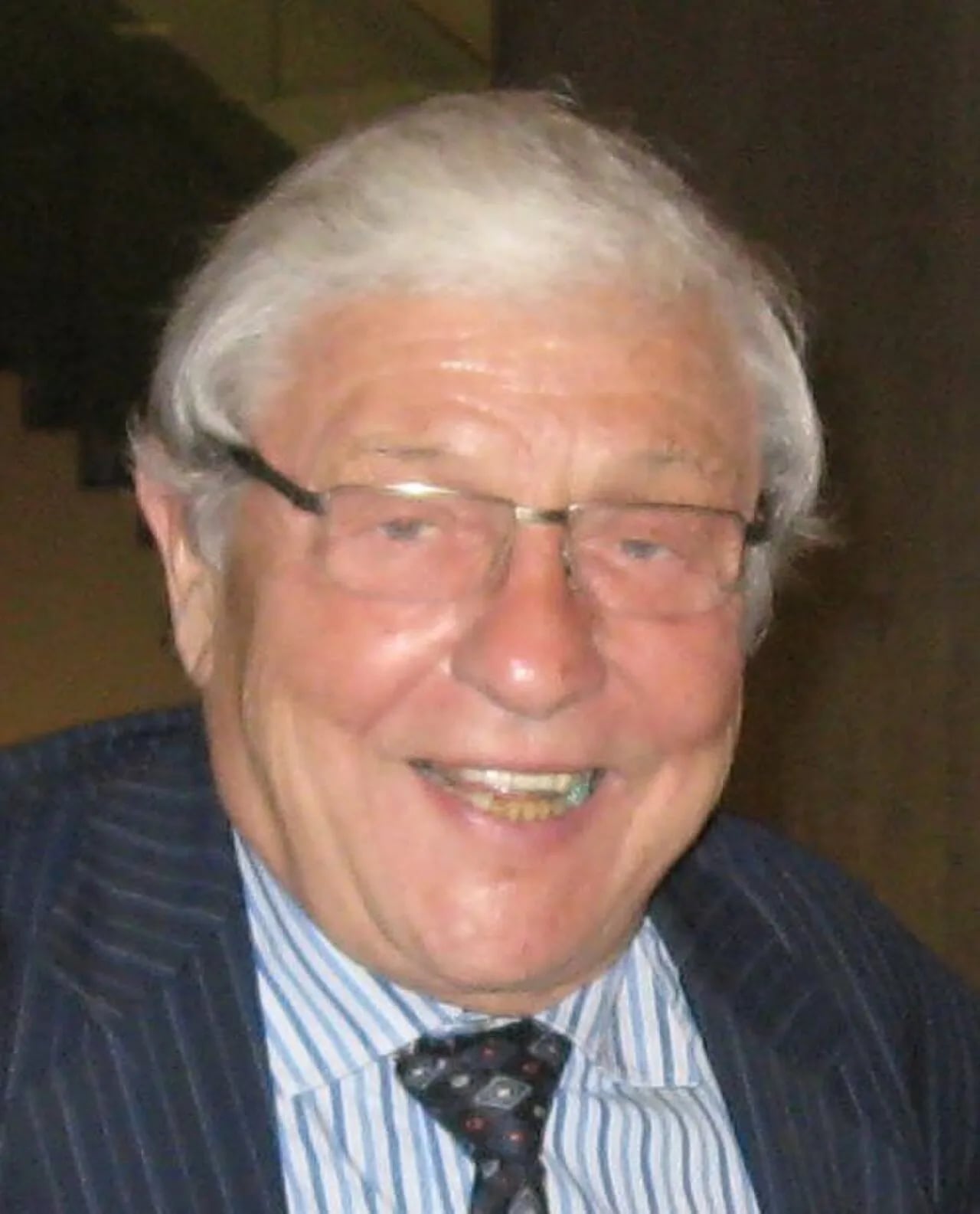 Porträt von Roy McMurtry (1932–2024) – Gedenkseite