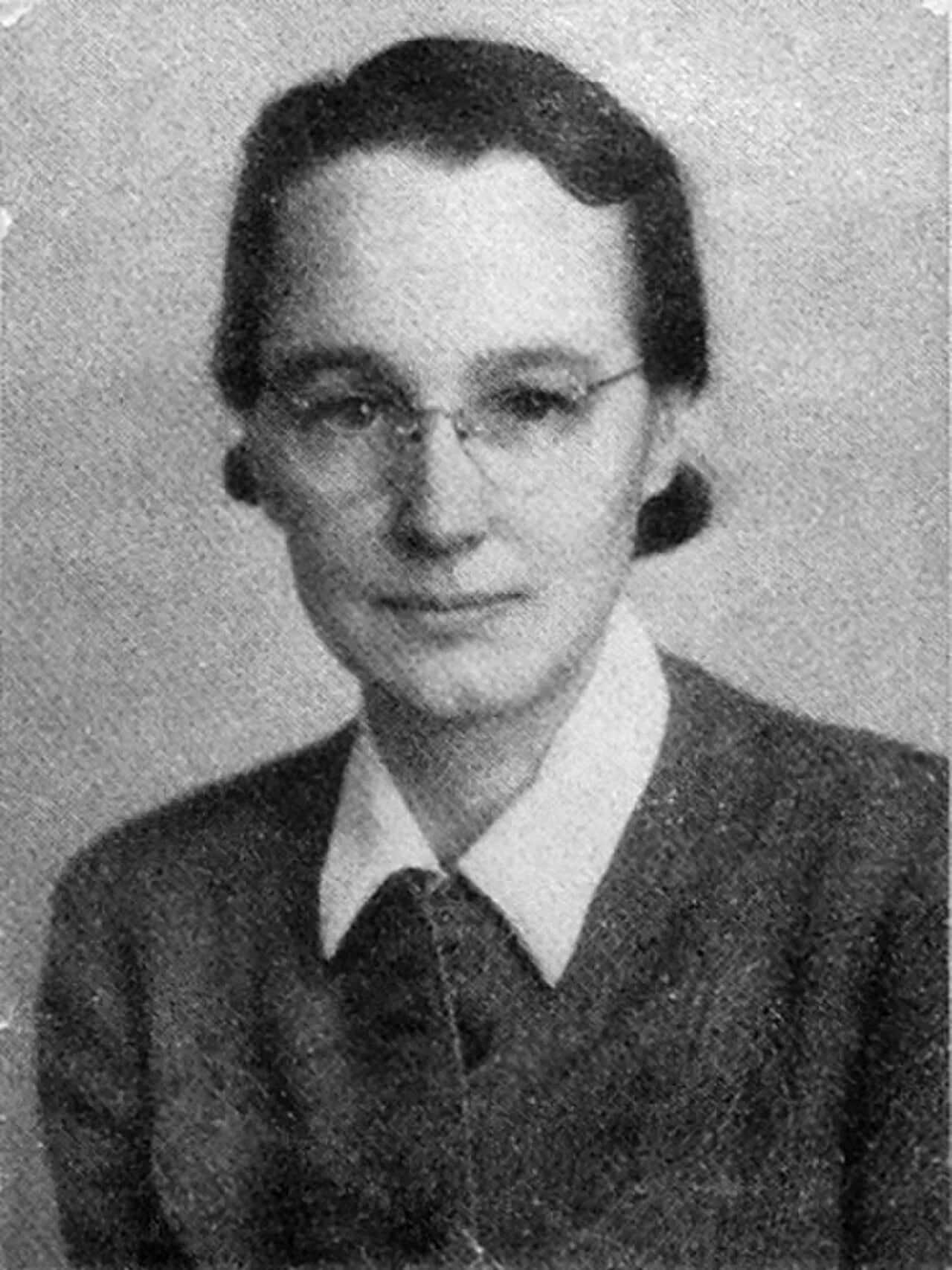 Portrait of Myrtle Bachelder (1908–1997) – memorial page