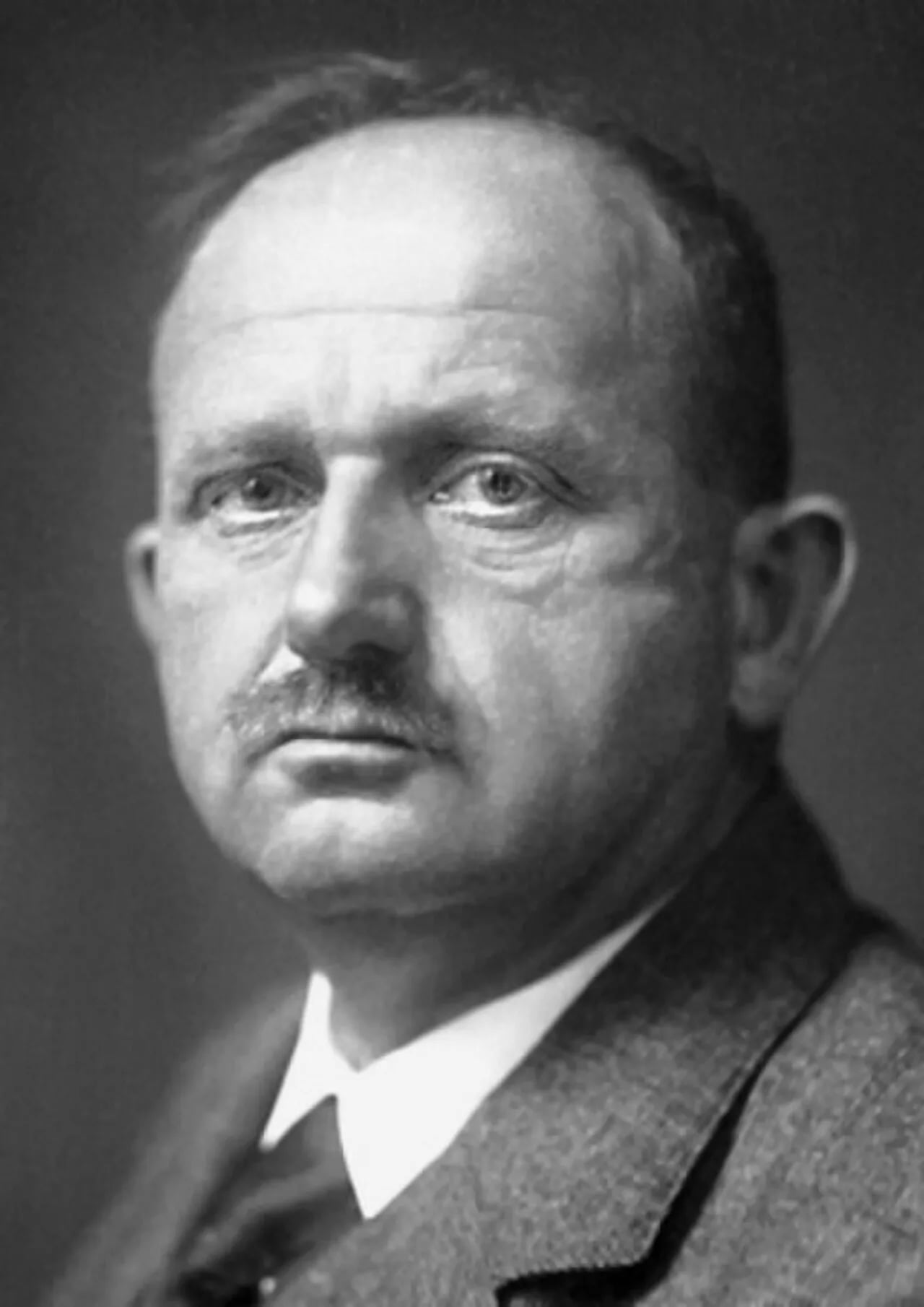 Portrait of Hans Fischer (1881–1945) – memorial page