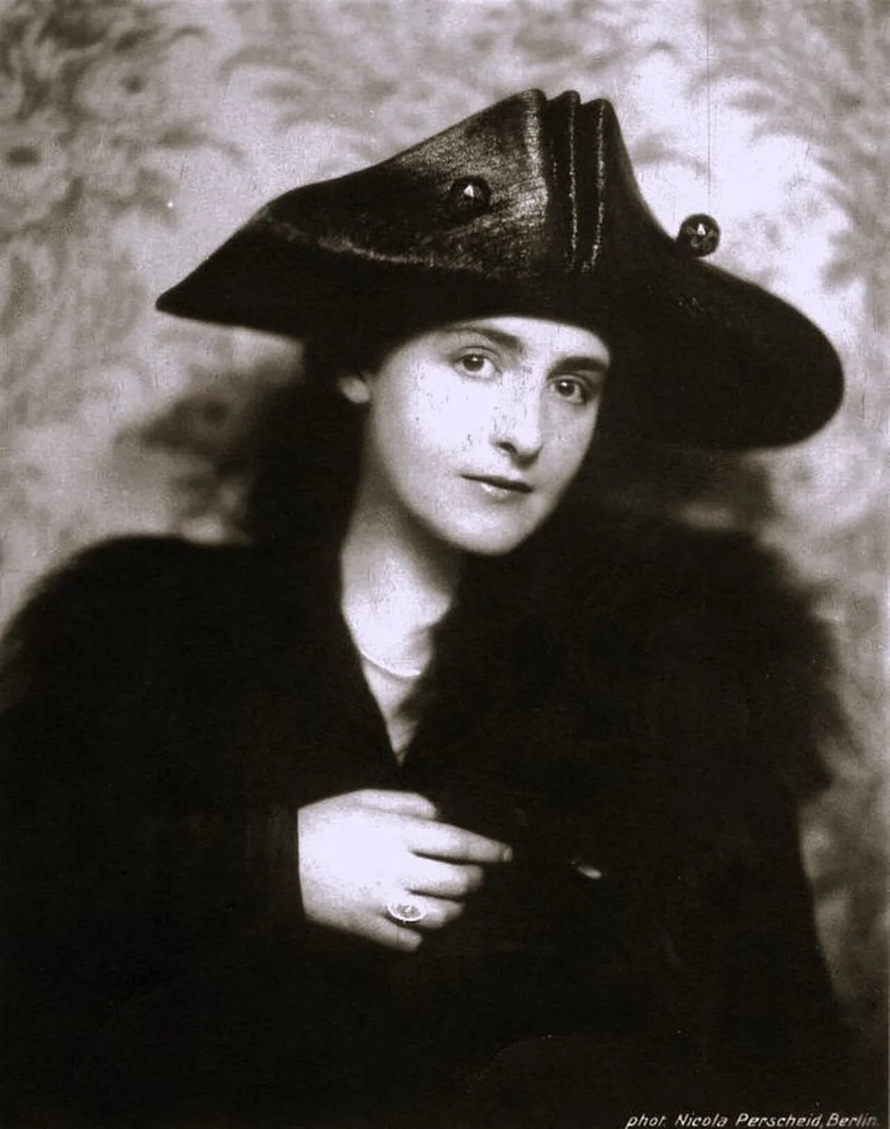 Portrait of Henny Porten (1890–1960) – memorial page