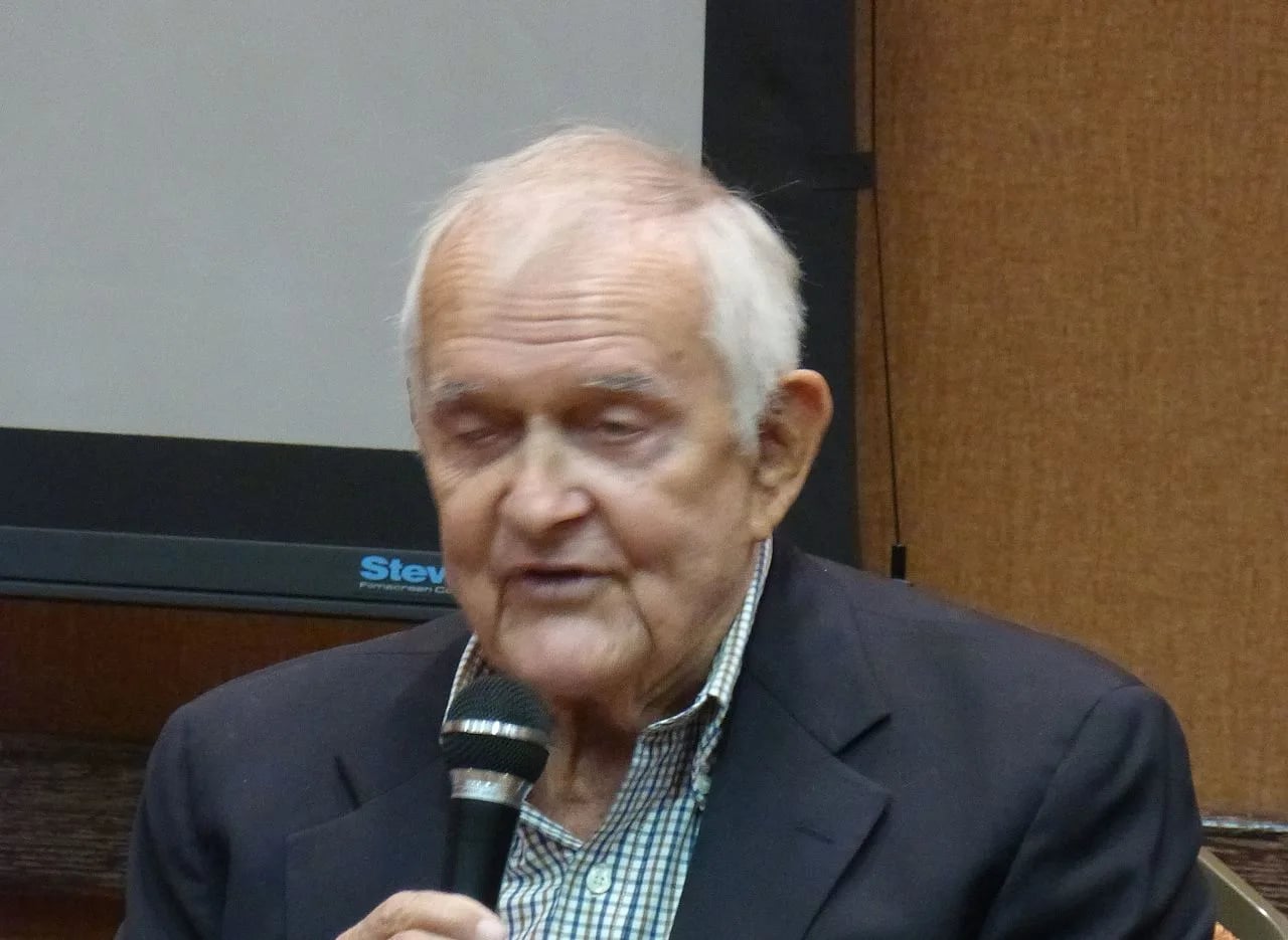 Portrait of Tom Hatten (1926–2019) – memorial page