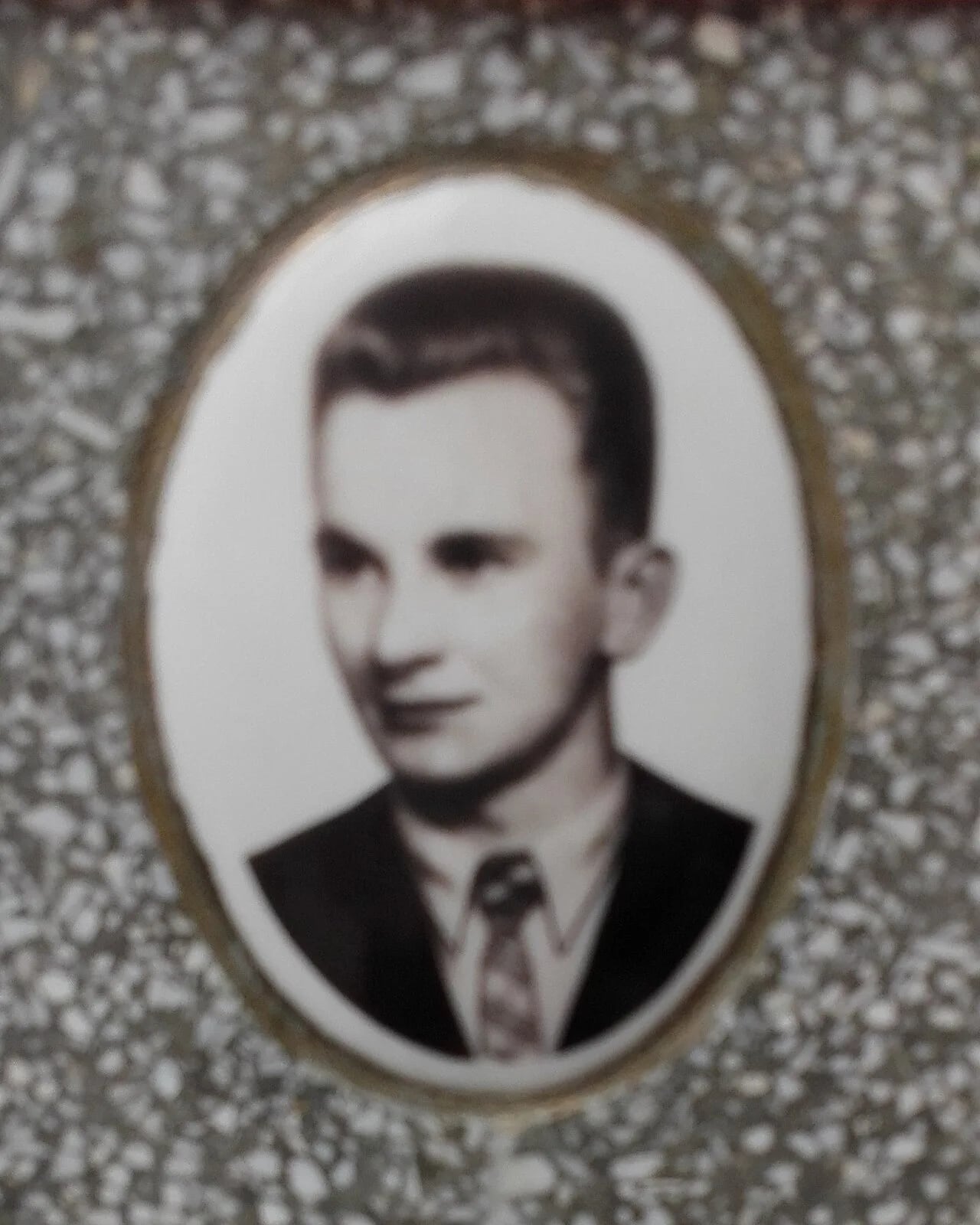 Porträt von Adaś Guzal (1925–1944) – Gedenkseite