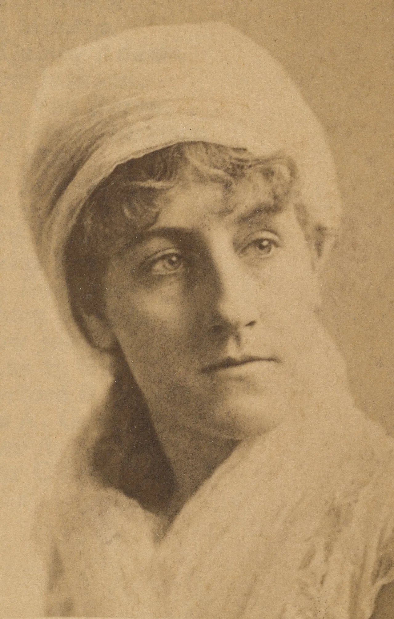 Portrait of May Davenport (1856–1927) – memorial page