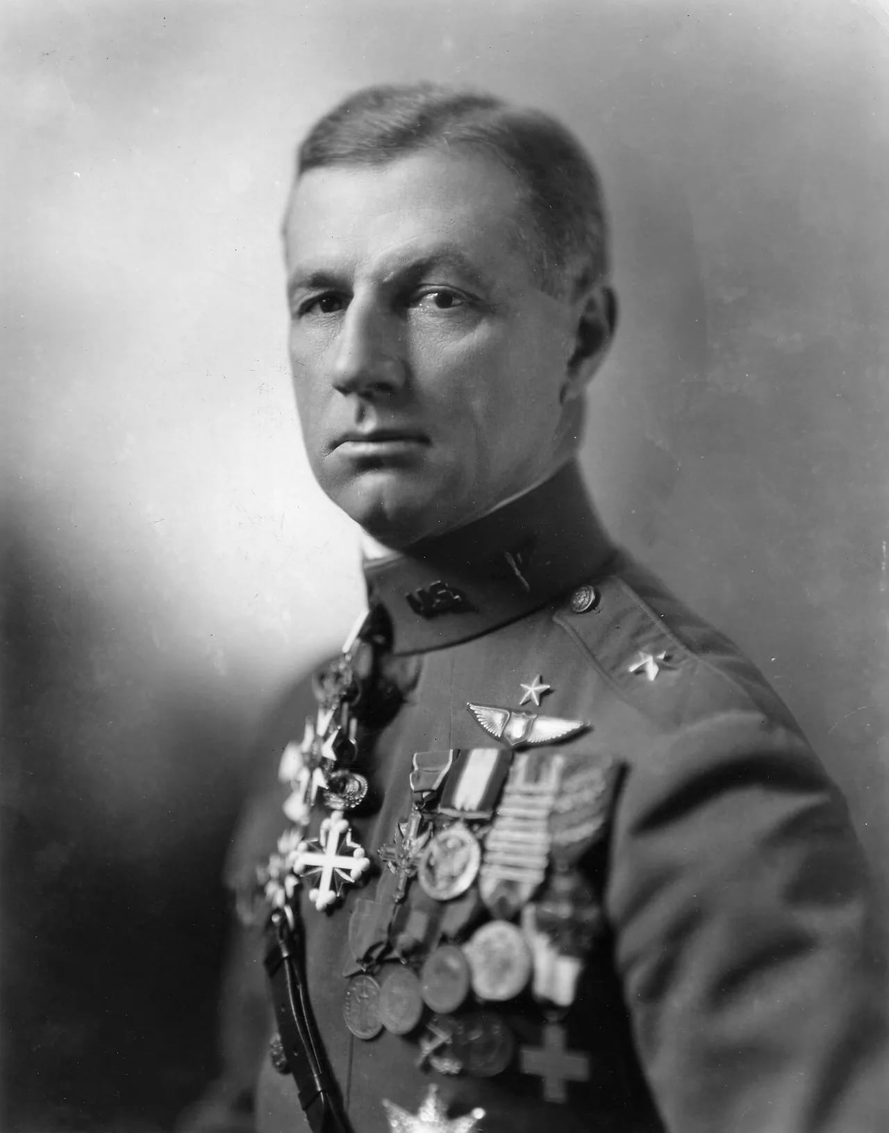 Porträt von Billy Mitchell (1879–1936) – Gedenkseite