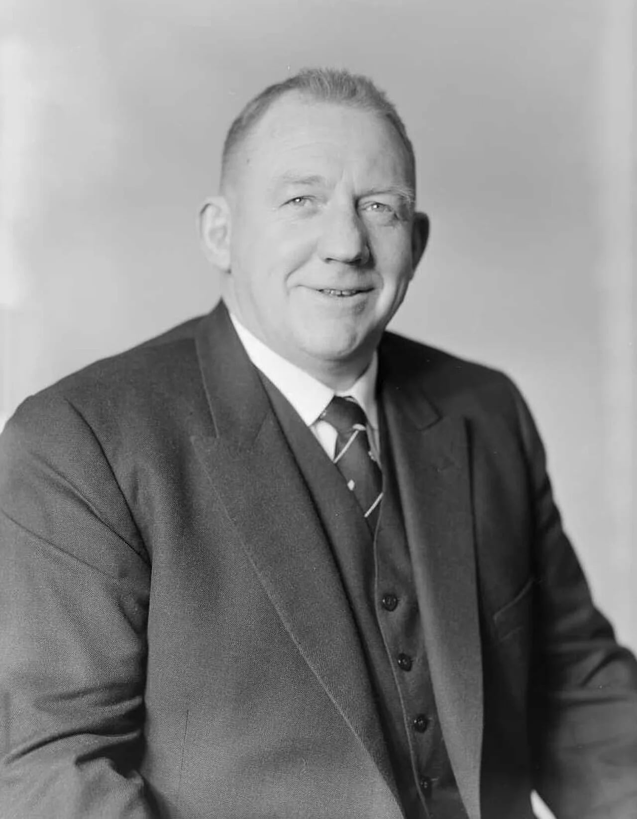 Porträt von Tom Pearce (1913–1976) – Gedenkseite