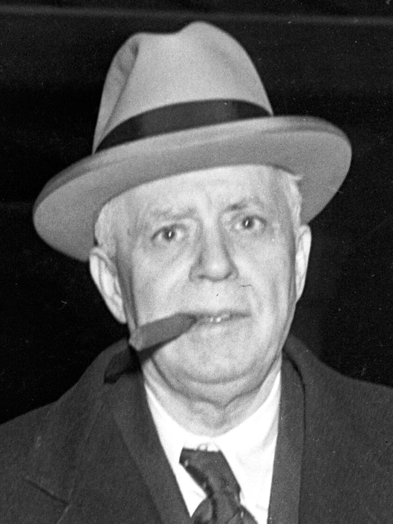 Portrait of John Weir Troy (1868–1942) – memorial page