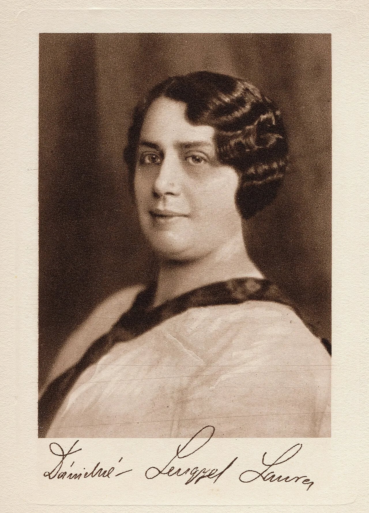 Portrait of Laura Lengyel (1874–1954) – memorial page