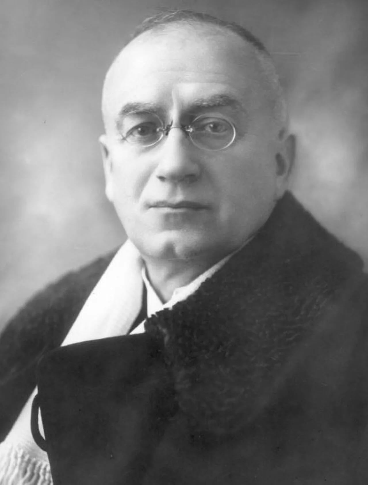 Portrait of Roman Krogulski (1868–1936) – memorial page